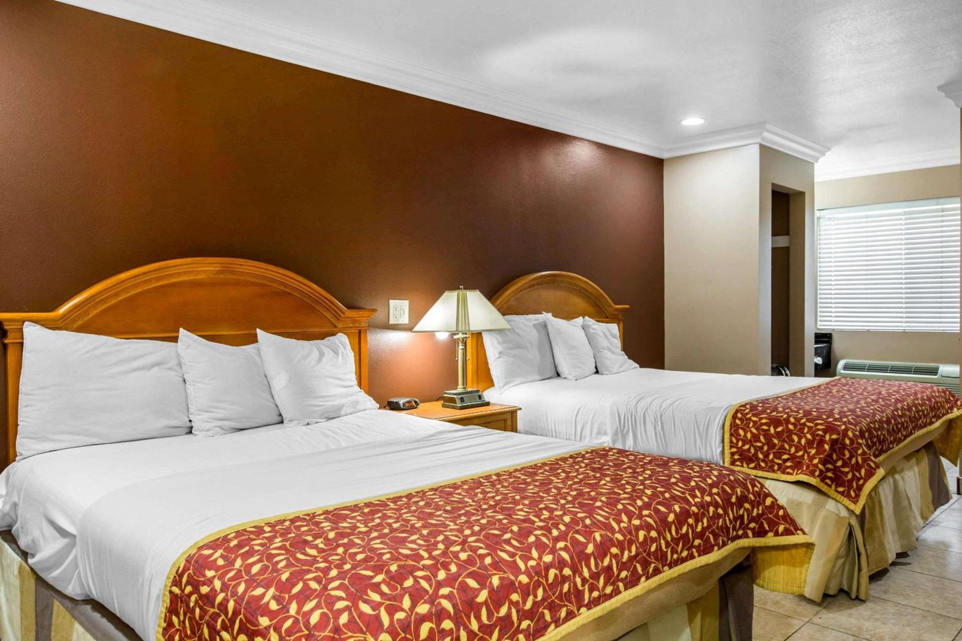 Rodeway Inn Cypress - Buena Park photo 20
