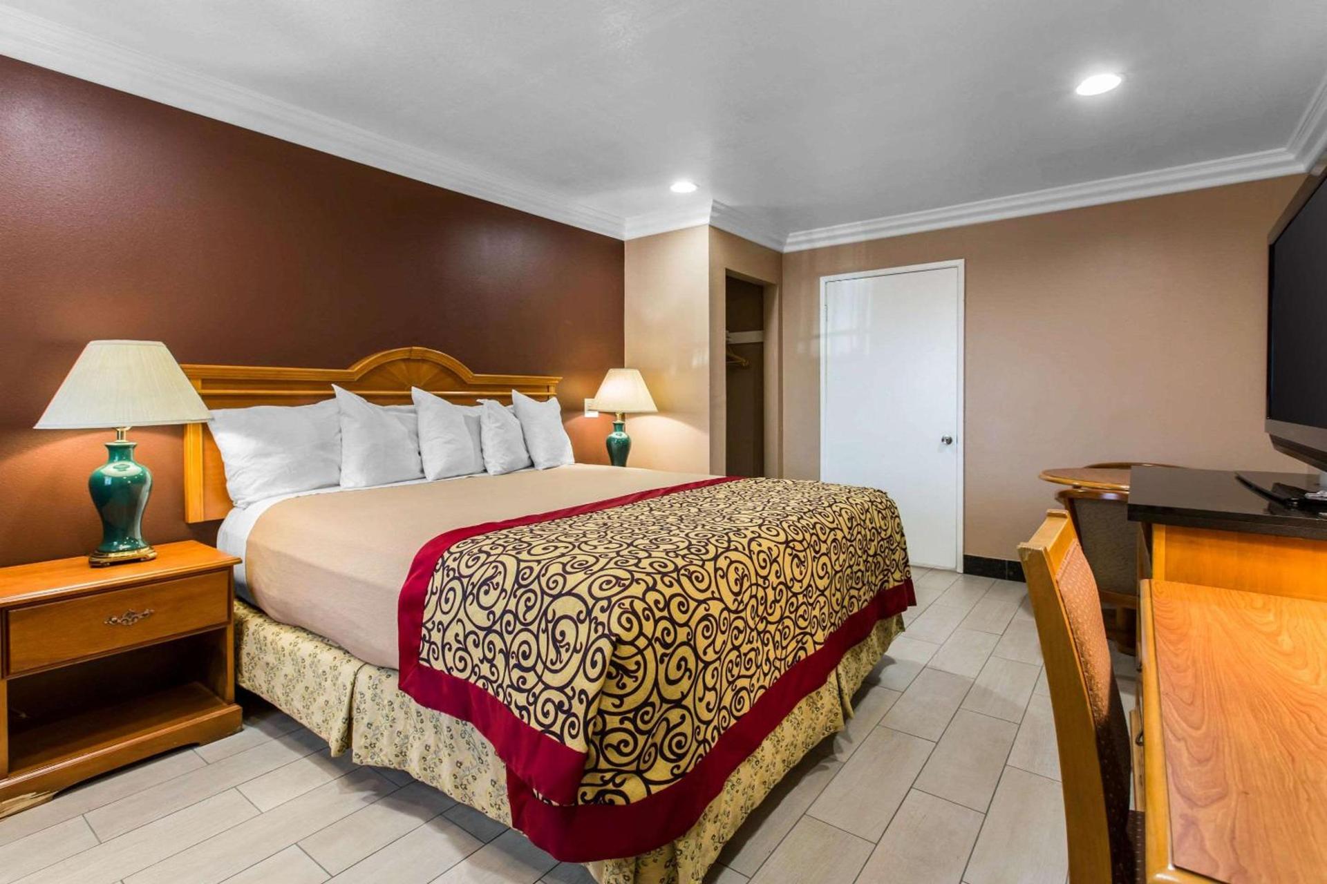 Rodeway Inn Cypress - Buena Park photo 19
