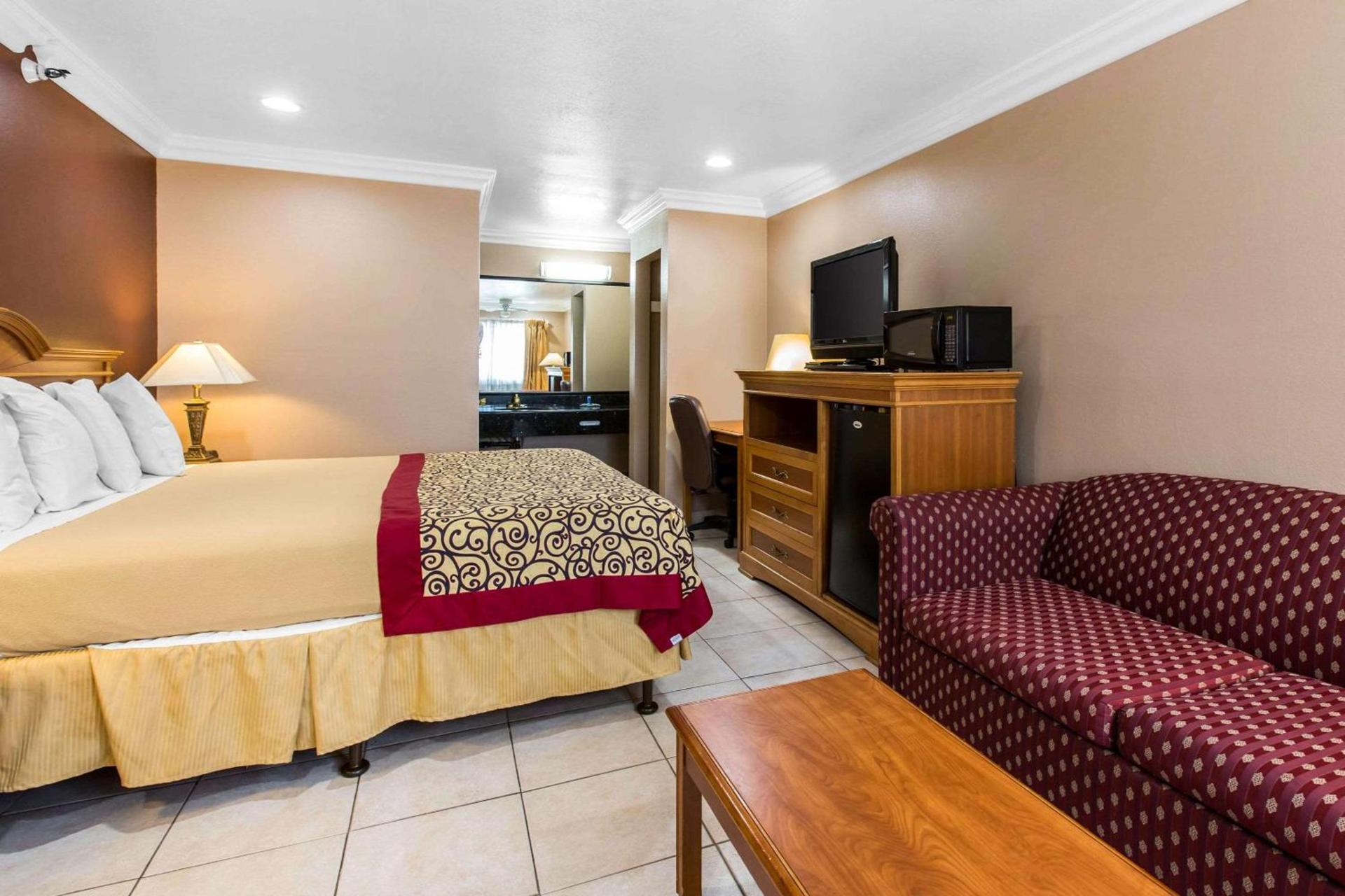 Rodeway Inn Cypress - Buena Park photo 17