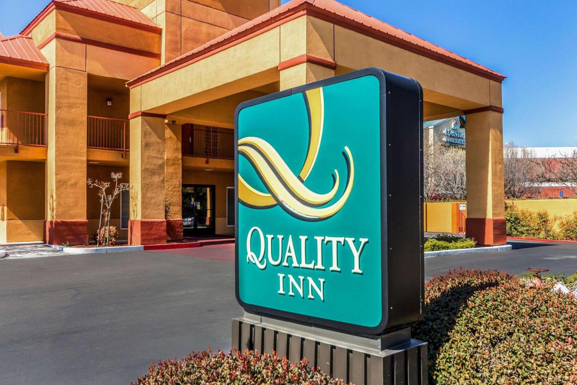 Quality Inn Fresno Near University photo 2