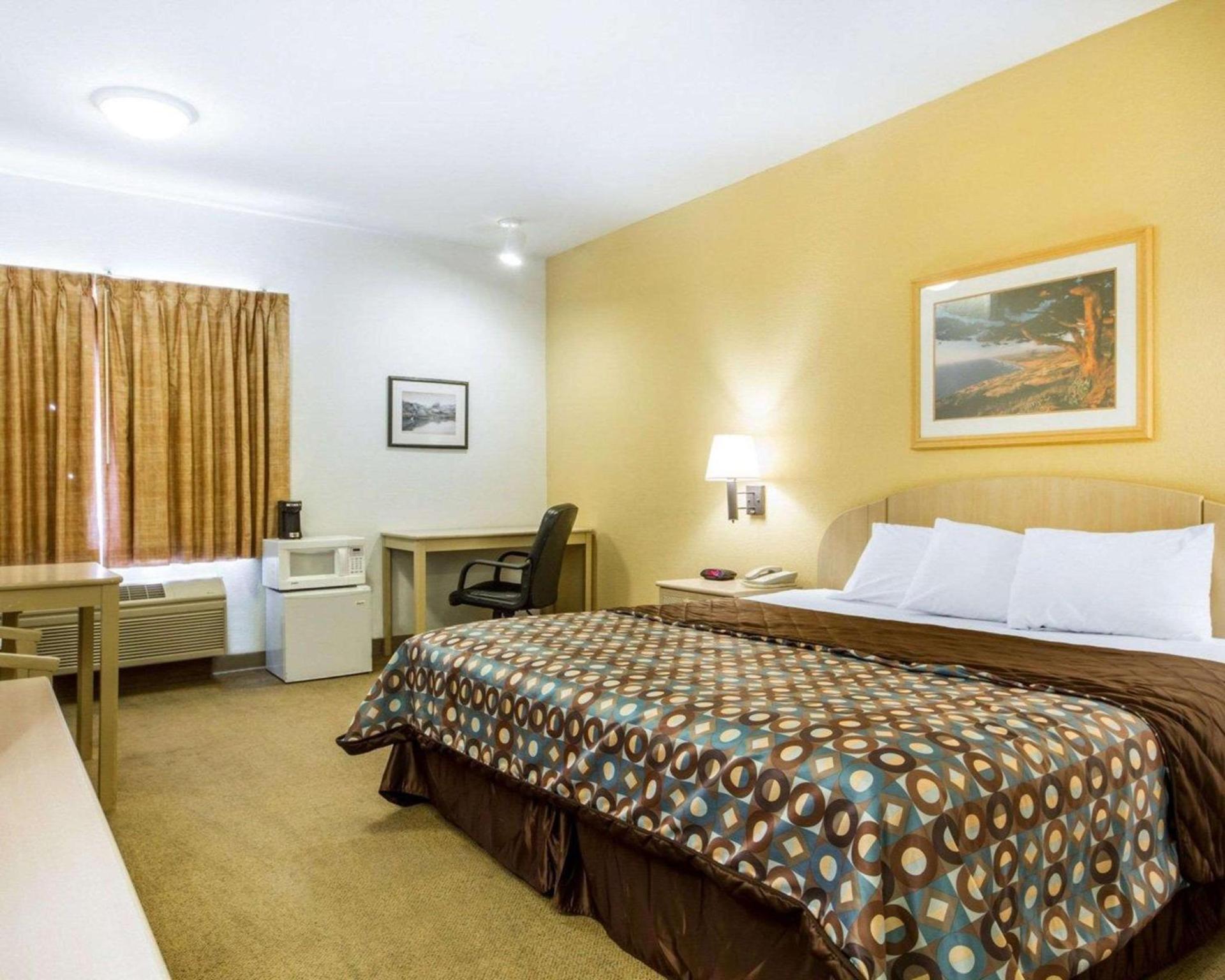 Pacific Coast Inn photo 8