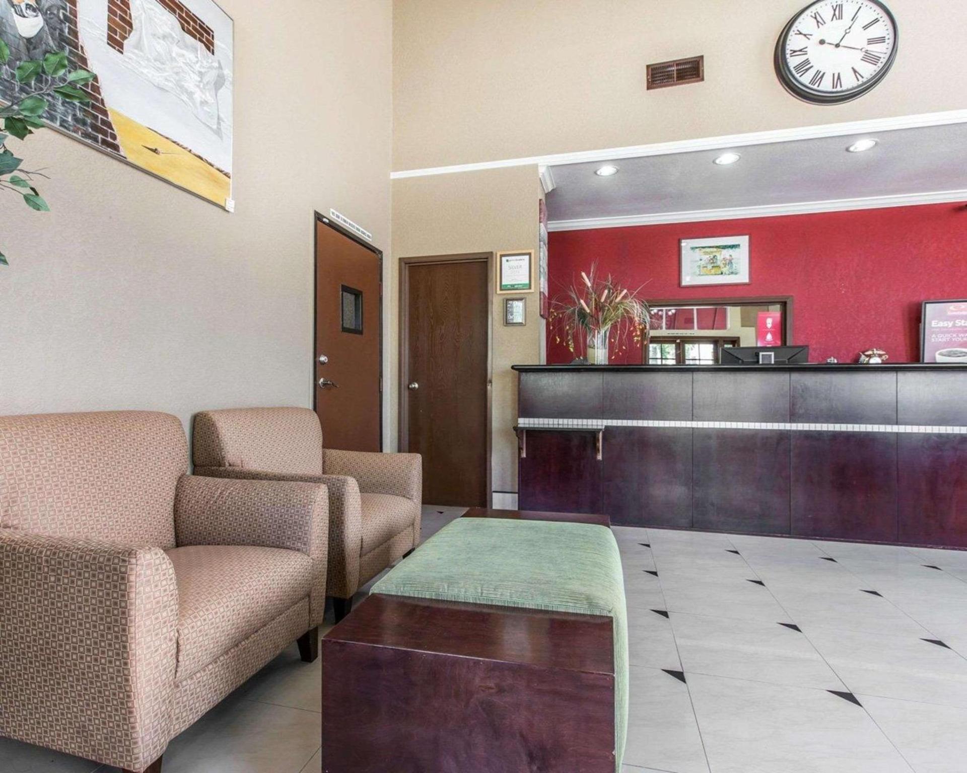 Econo Lodge Inn & Suites Fallbrook Downtown photo 3
