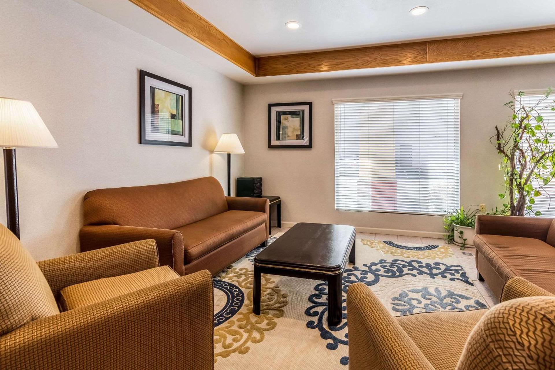 Quality Inn Fresno Near University photo 4