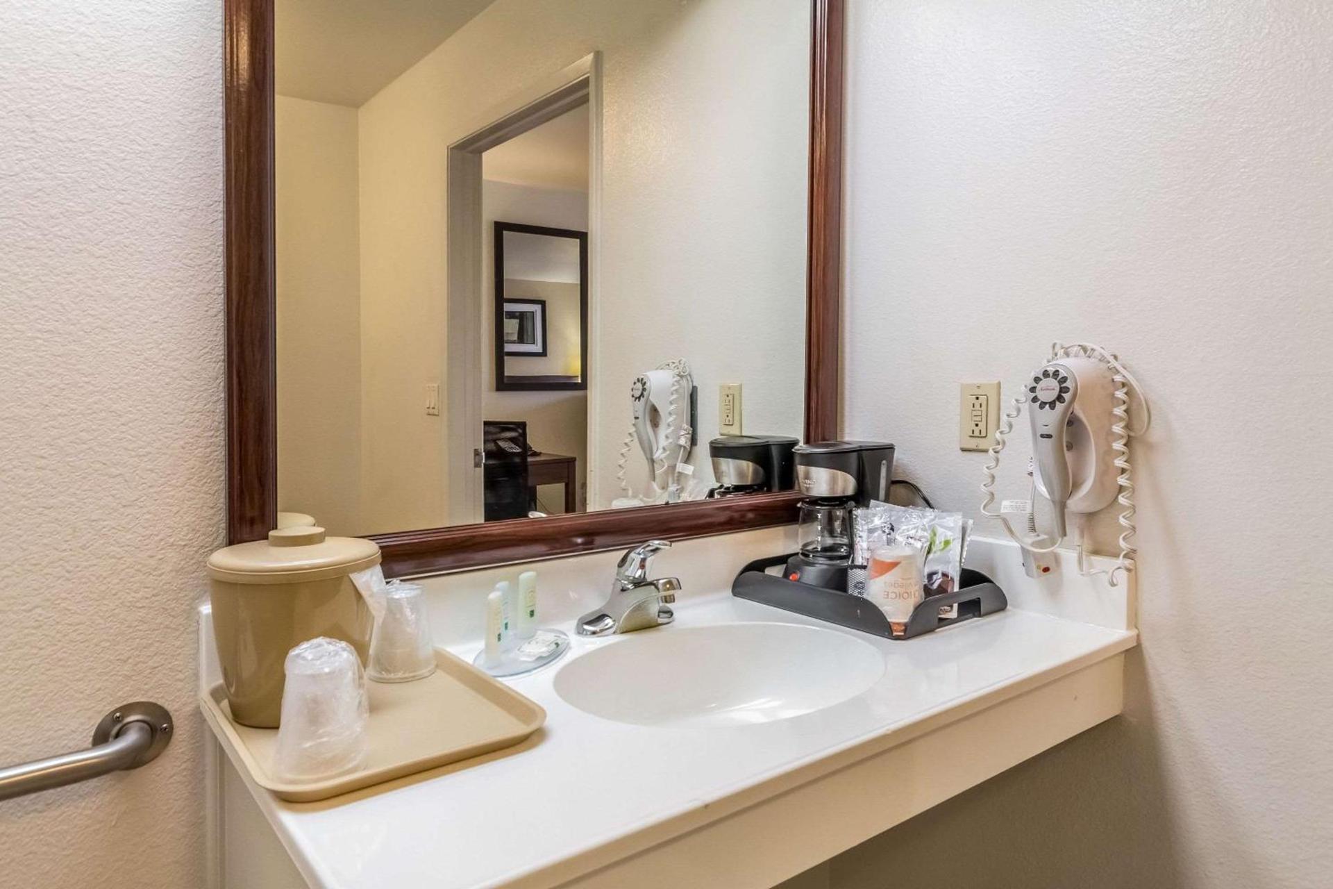Quality Inn Fresno Near University photo 10