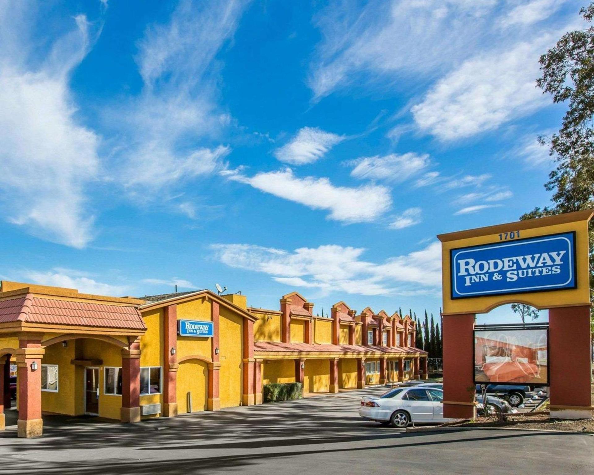 Rodeway Inn & Suites Corona photo 14