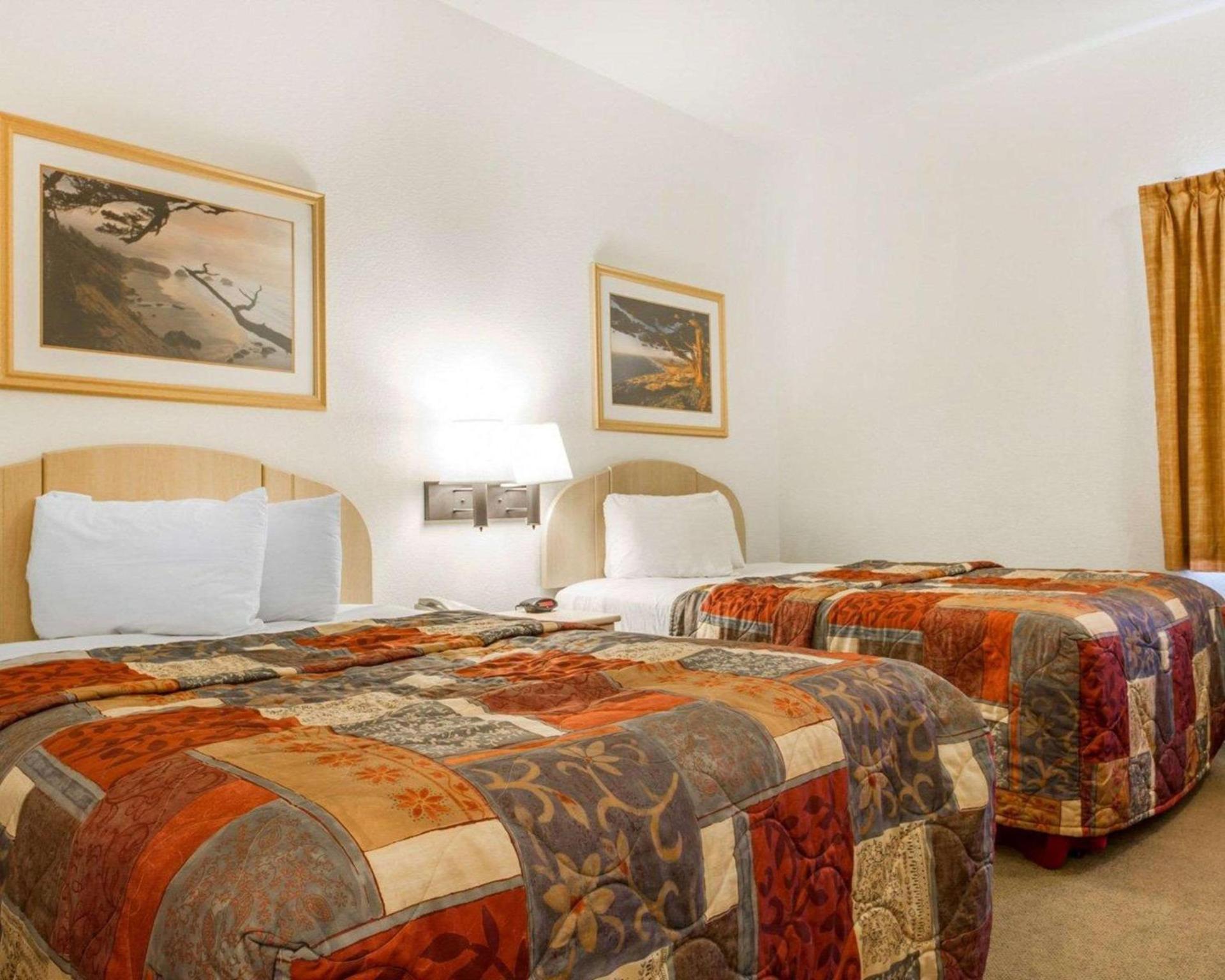 Pacific Coast Inn photo 10