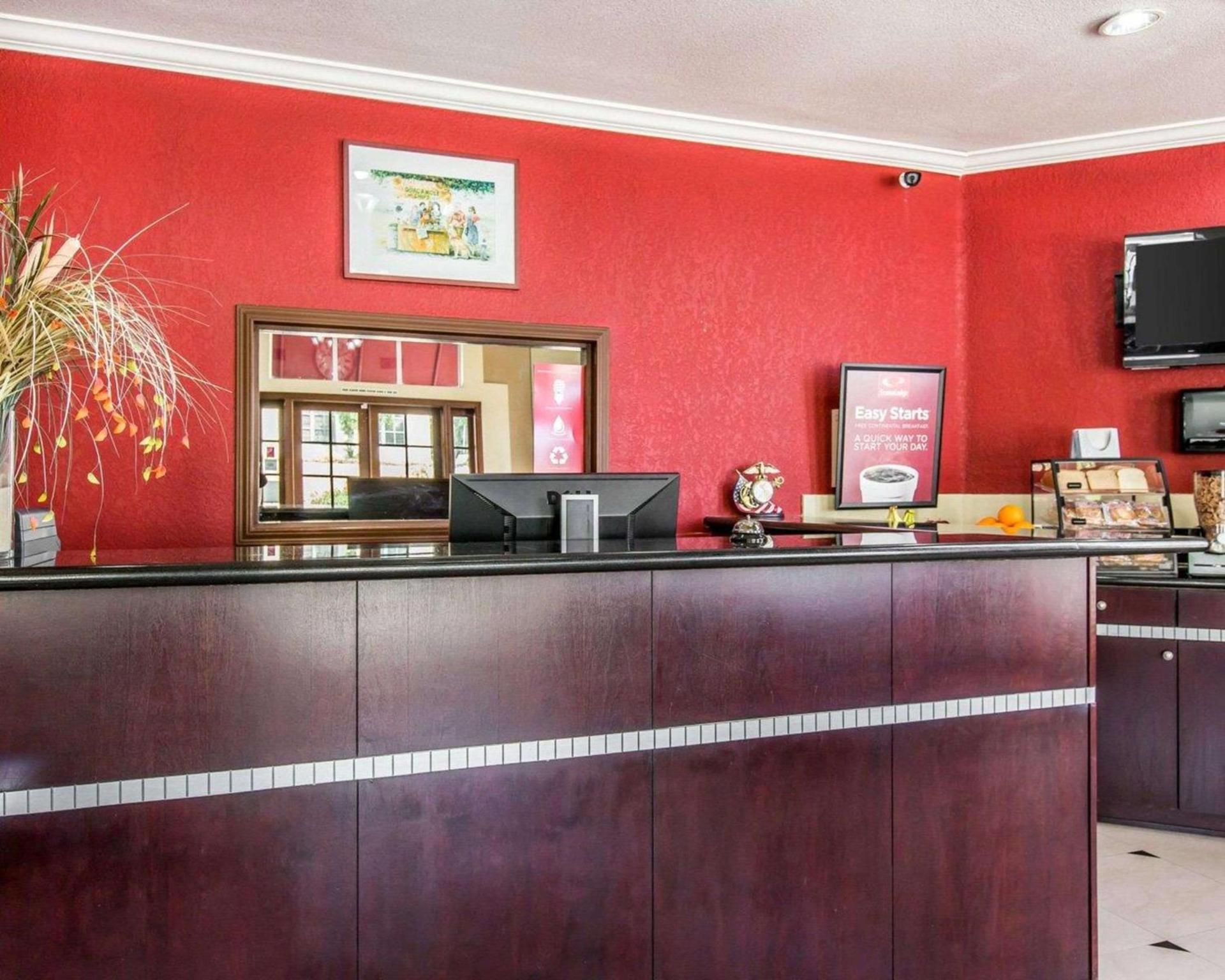 Econo Lodge Inn & Suites Fallbrook Downtown photo 4