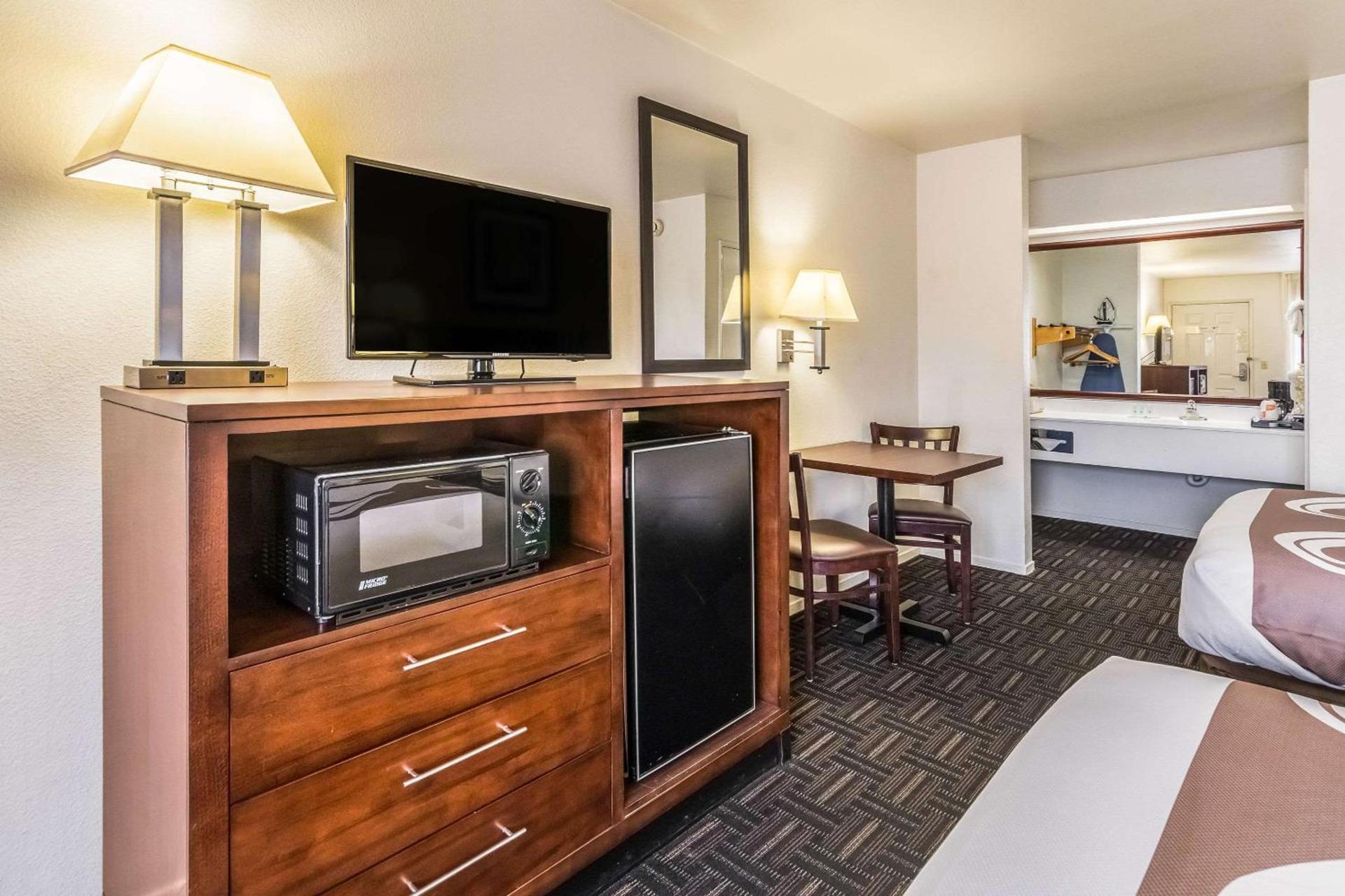 Quality Inn Fresno Near University photo 18