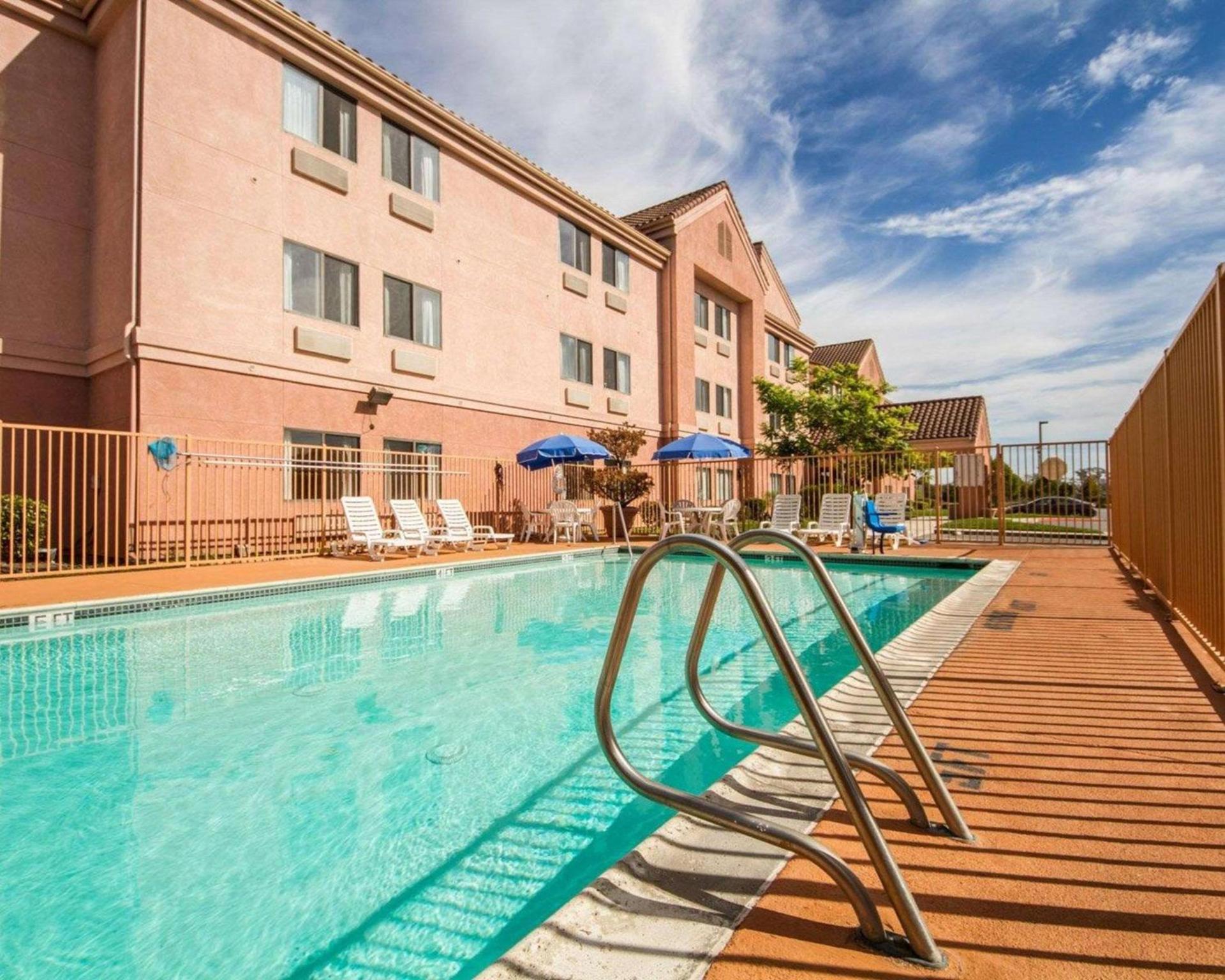 Pacific Coast Inn photo 22