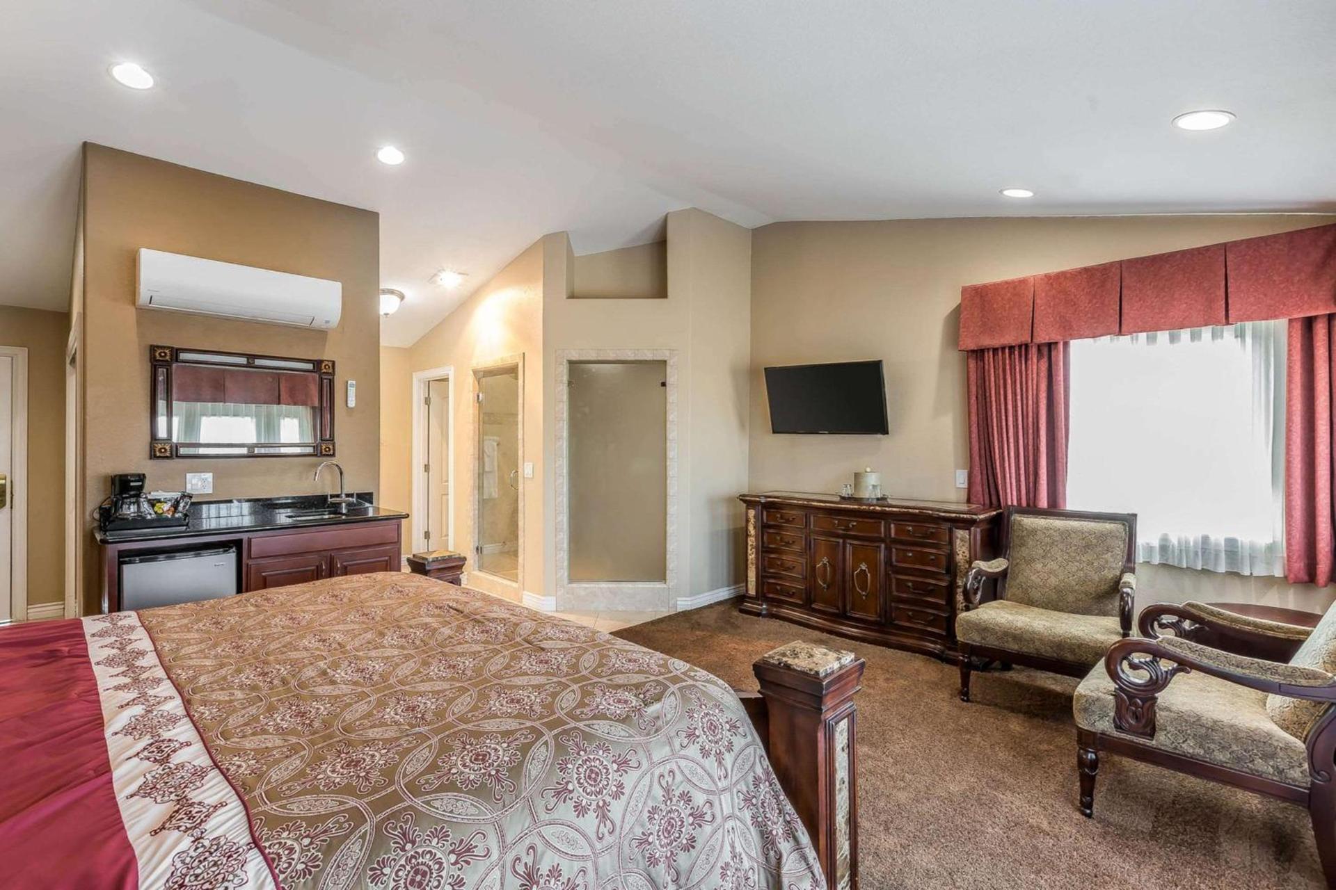 Econo Lodge Lake Elsinore Casino photo 28