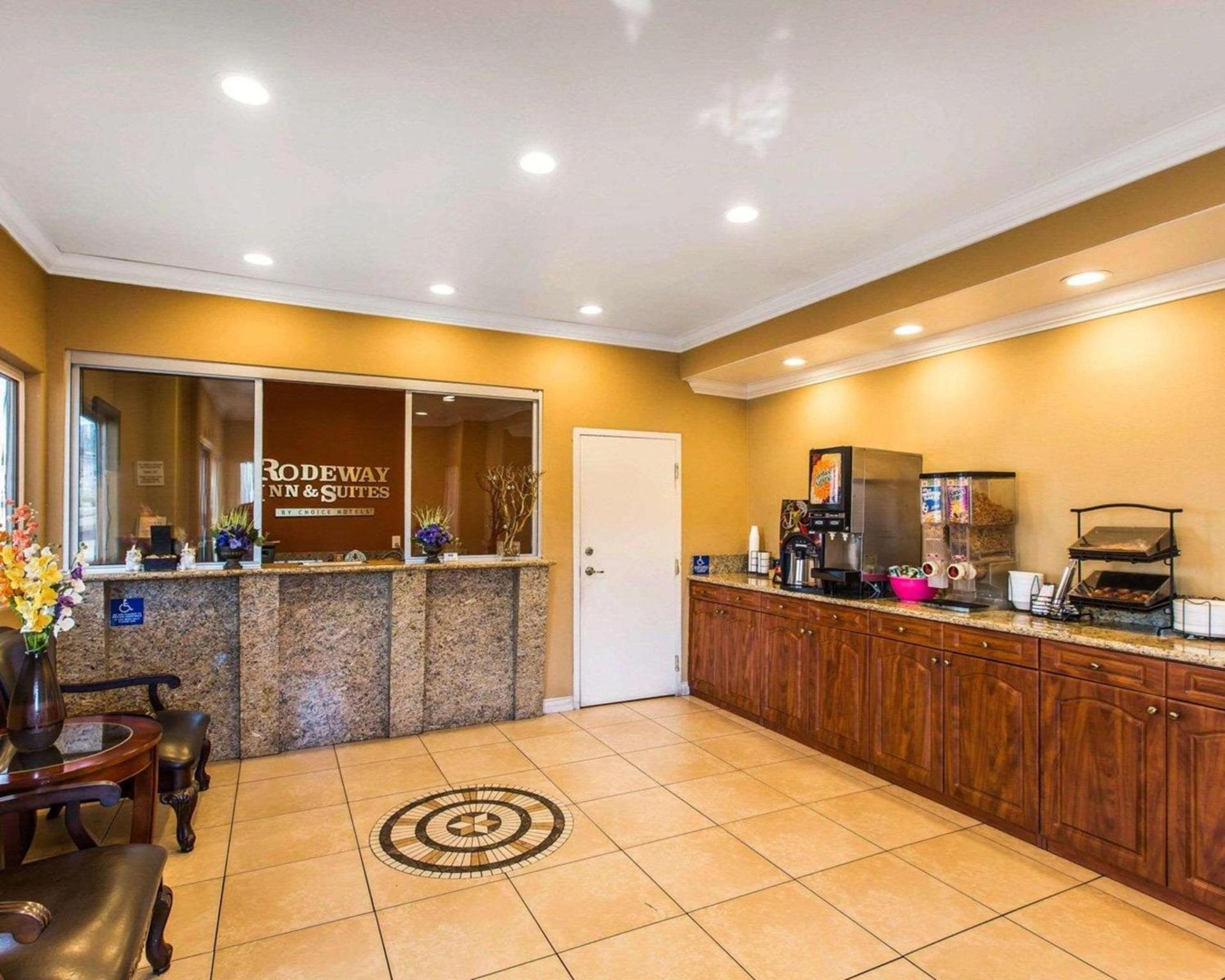 Rodeway Inn & Suites Corona photo 6
