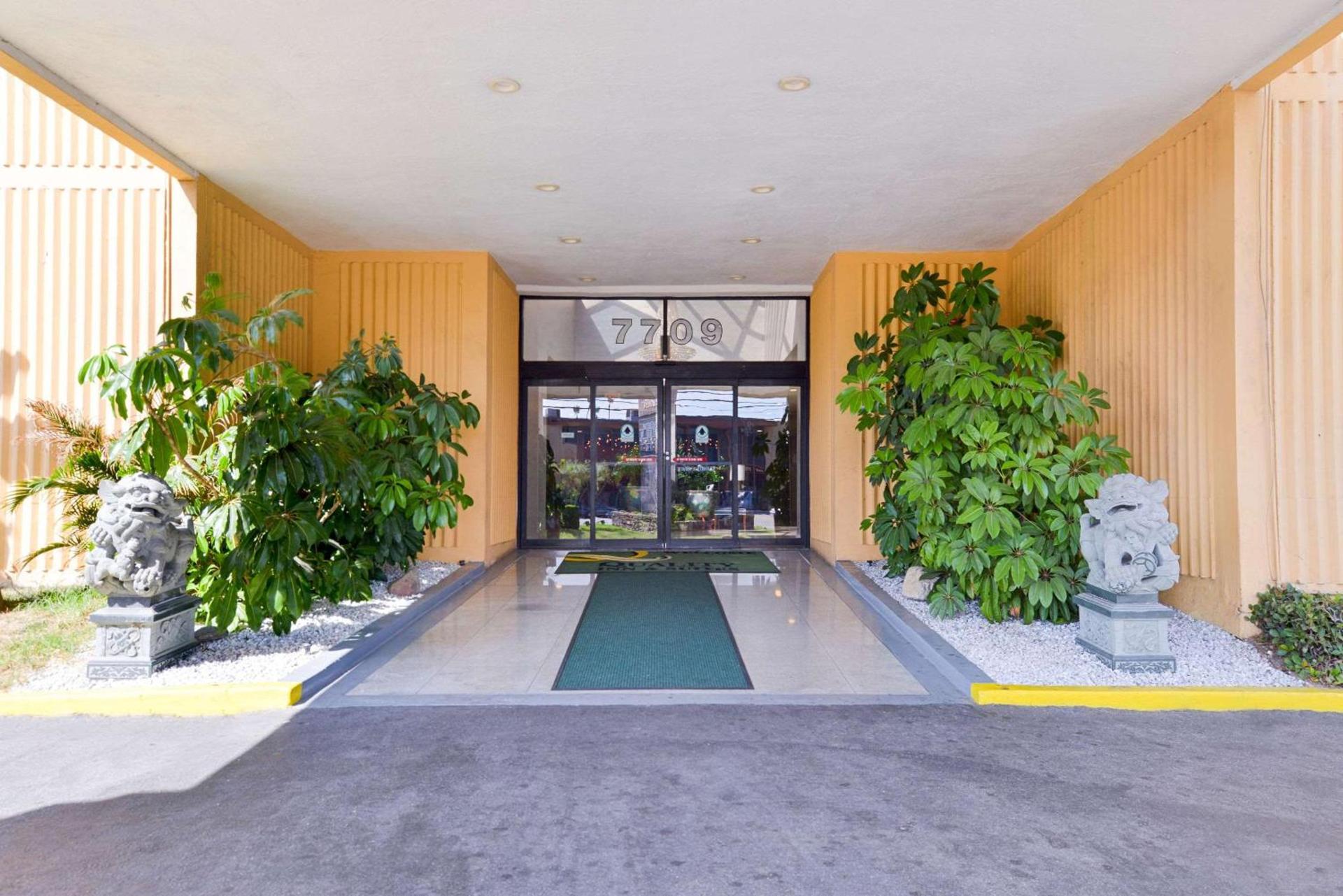 Quality Inn & Suites Montebello - Los Angeles photo 2