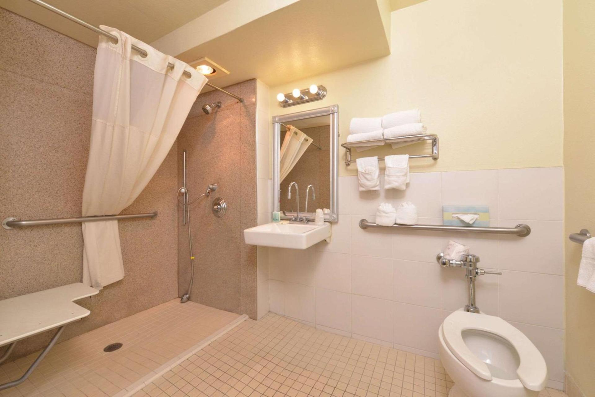 Quality Inn & Suites Montebello - Los Angeles photo 18