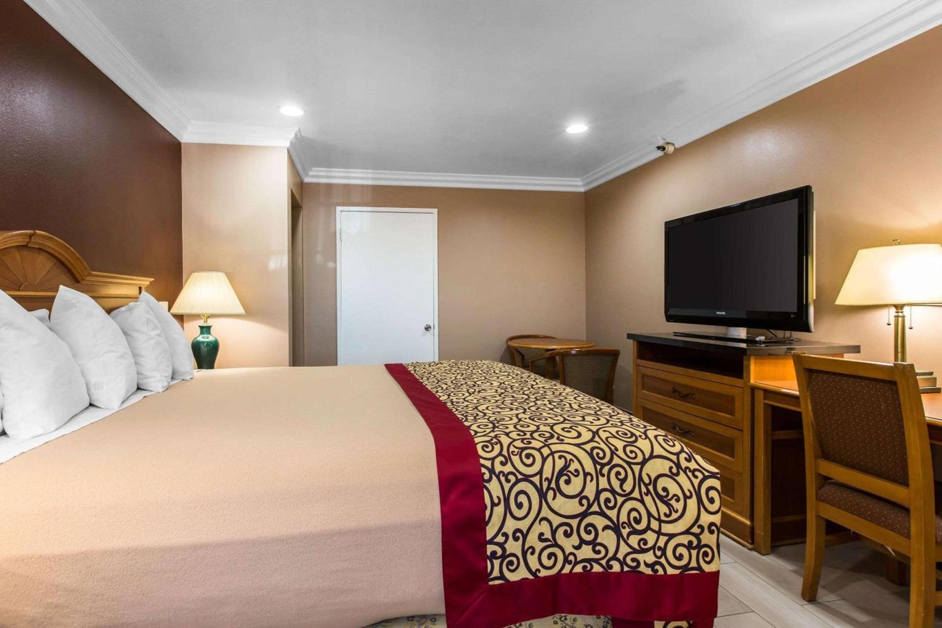Rodeway Inn Cypress - Buena Park photo 7