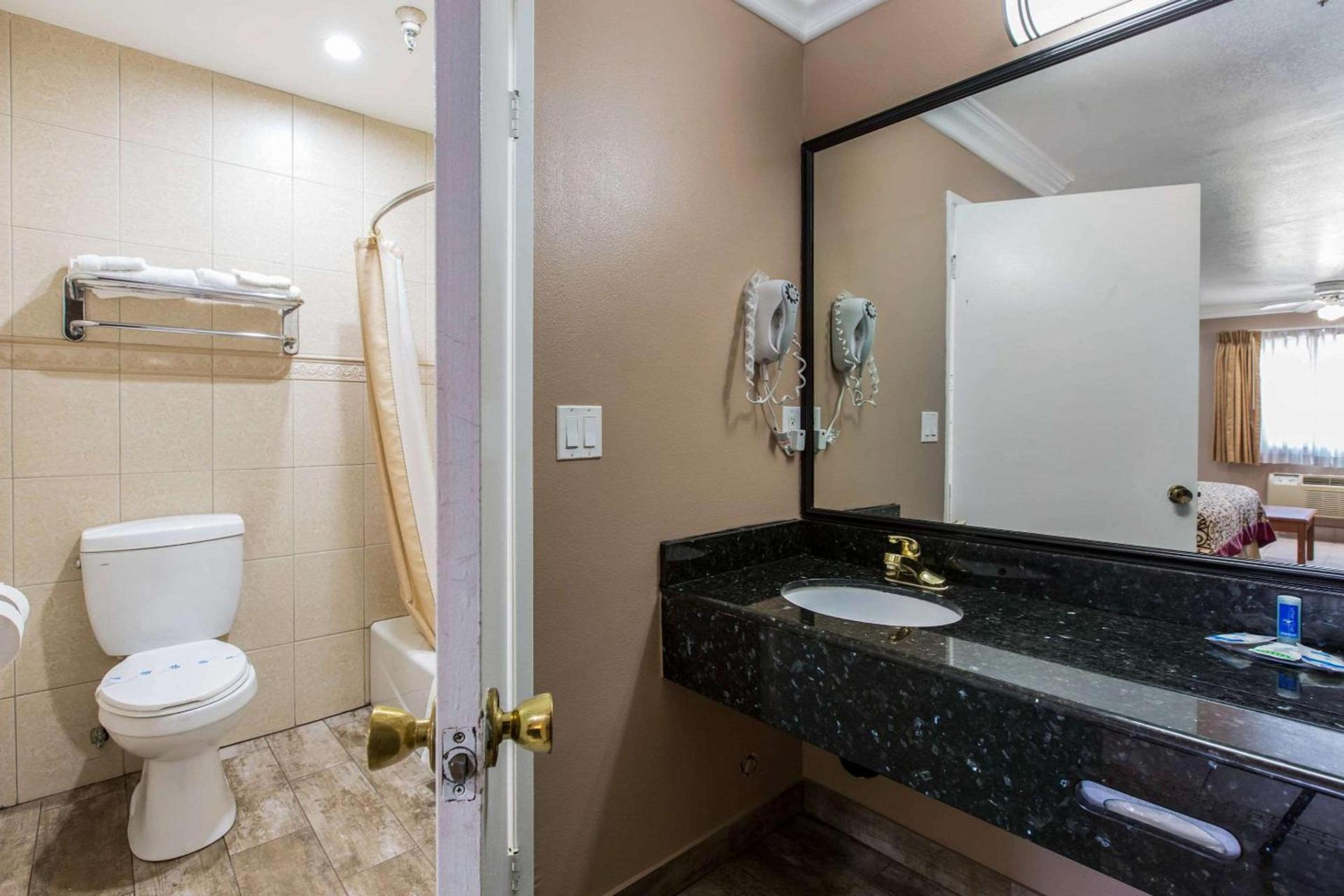 Rodeway Inn Cypress - Buena Park photo 4