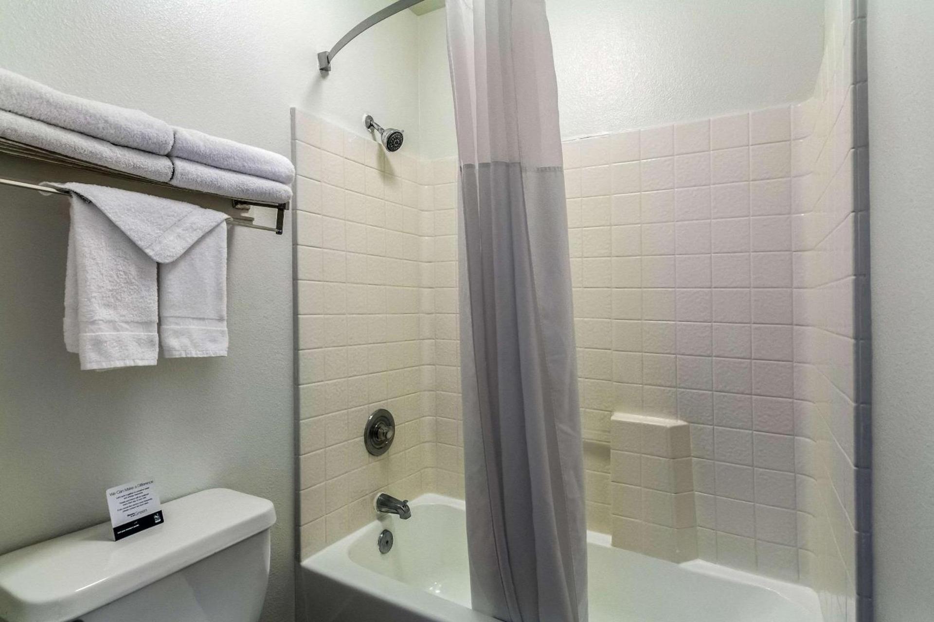 Quality Inn Fresno Near University photo 21