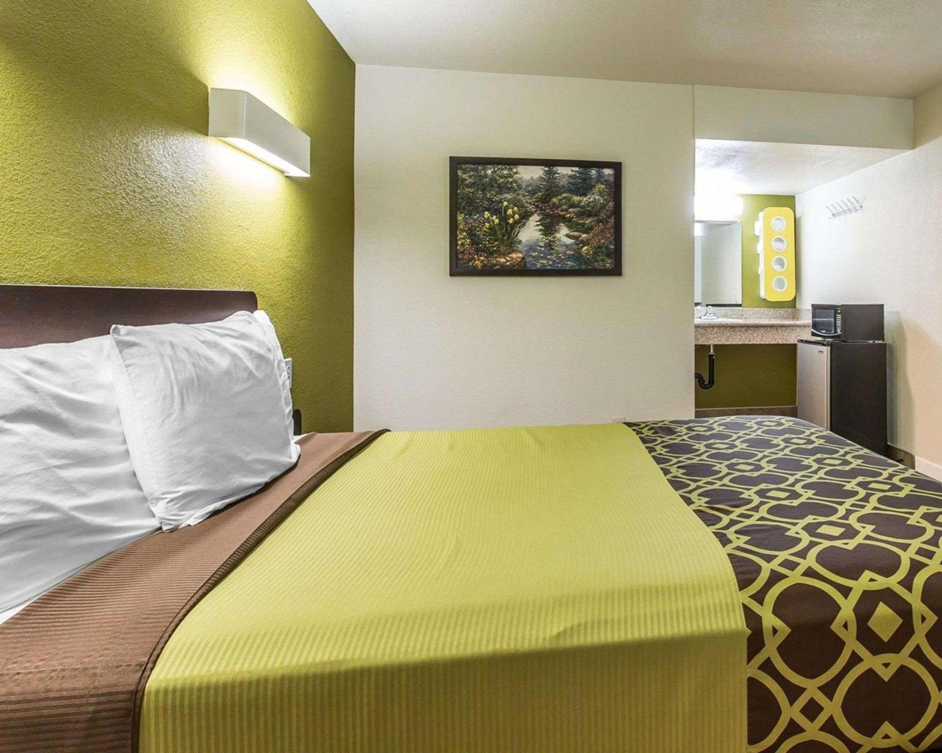 Rodeway Inn Downtown Hanford photo 16