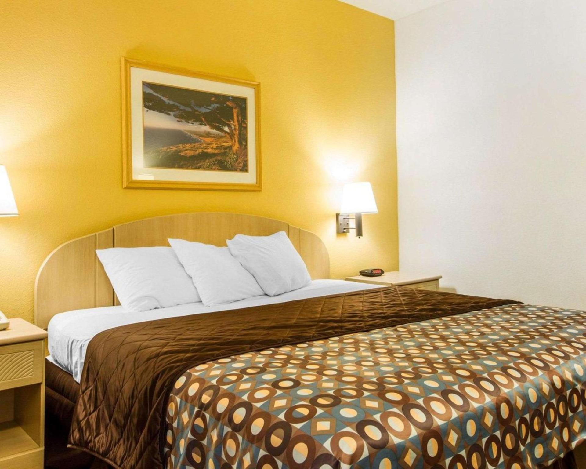 Pacific Coast Inn photo 9