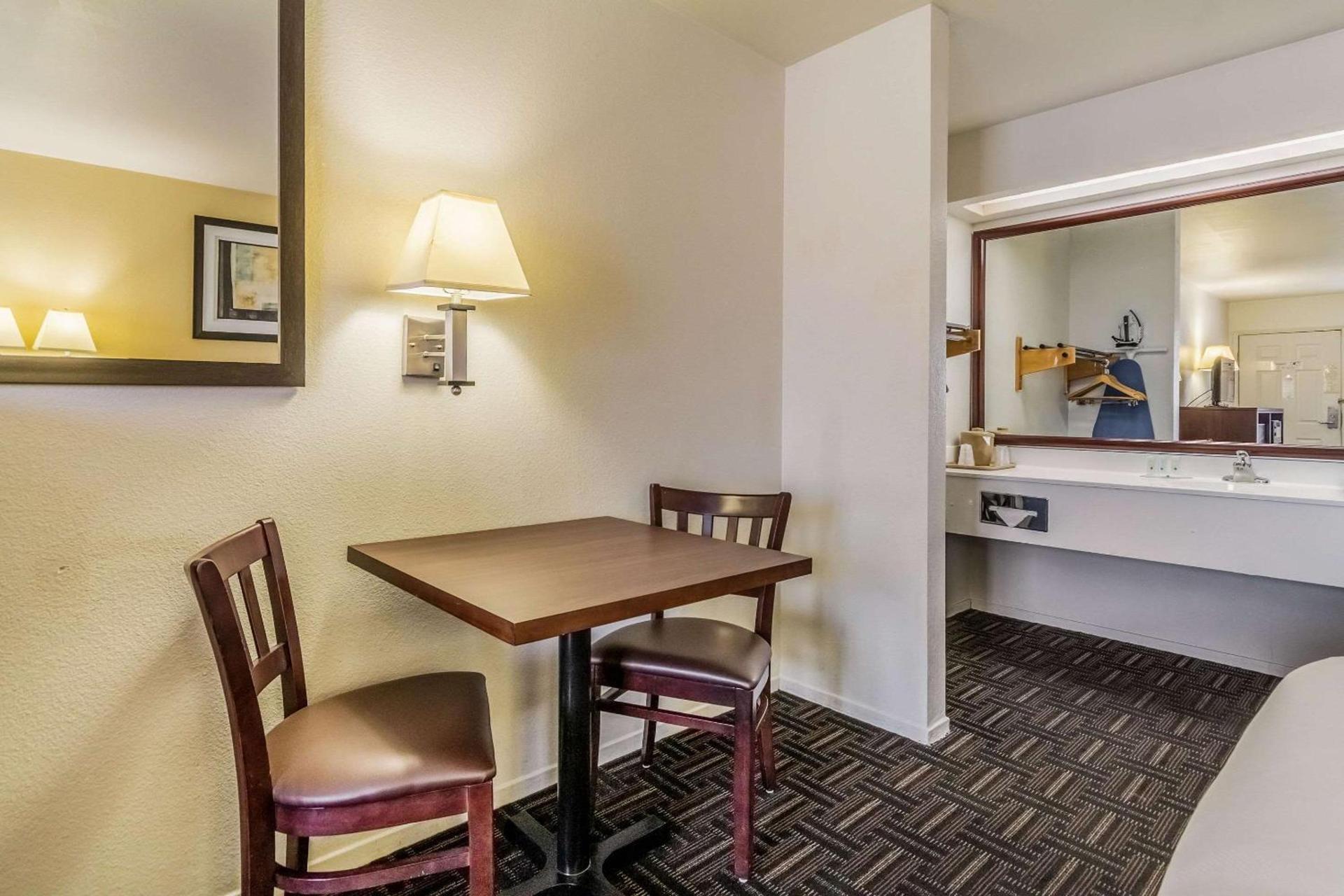 Quality Inn Fresno Near University photo 17