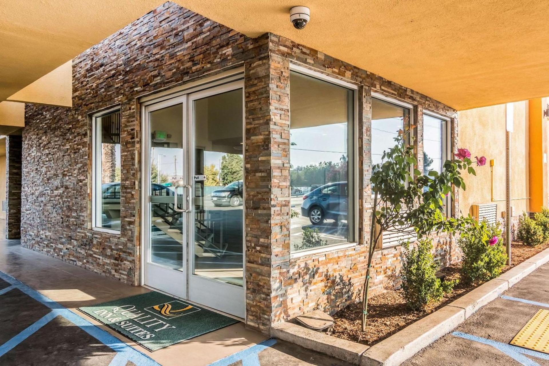 Quality Inn & Suites near Downtown Bakersfield photo 4