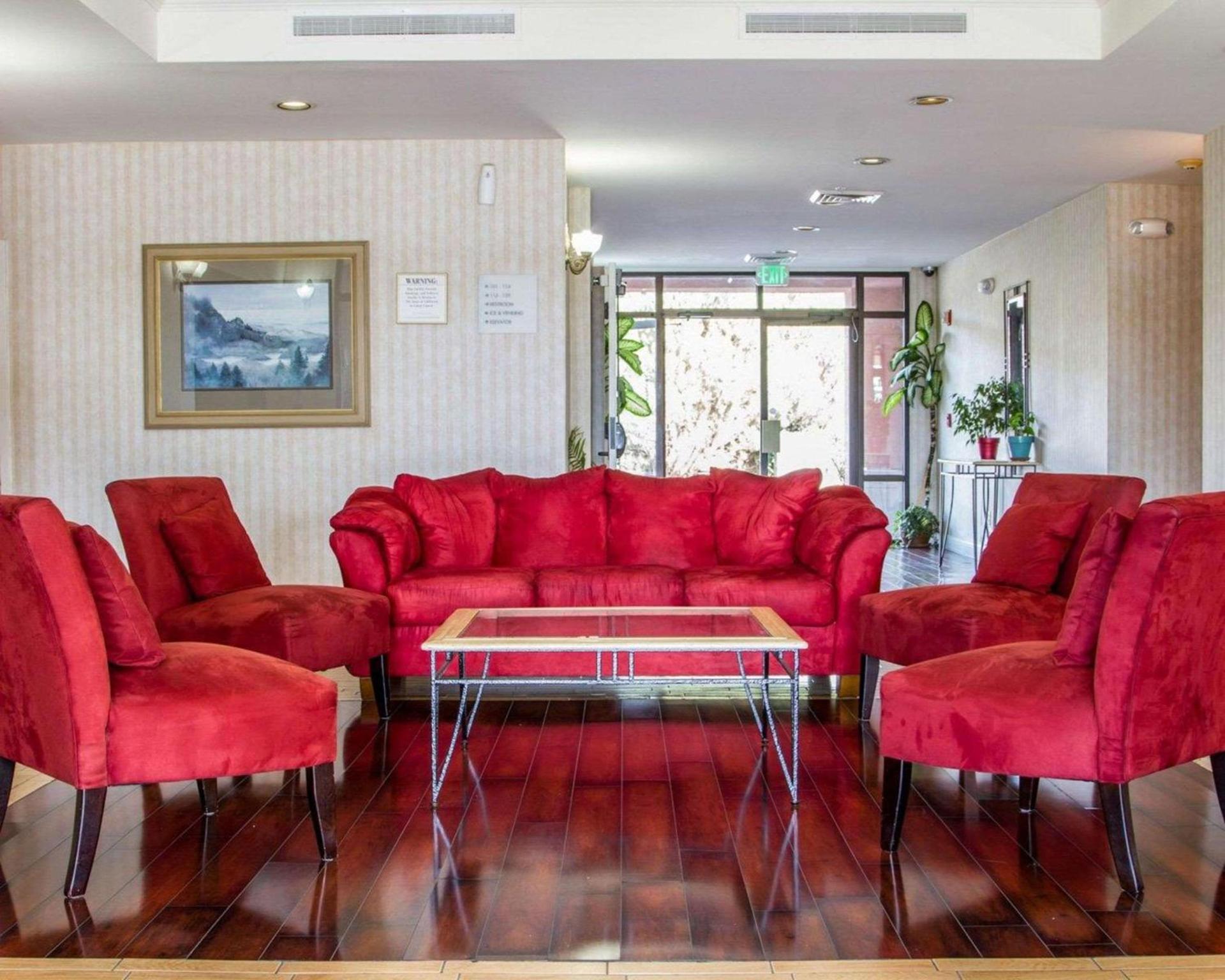 Pacific Coast Inn photo 4