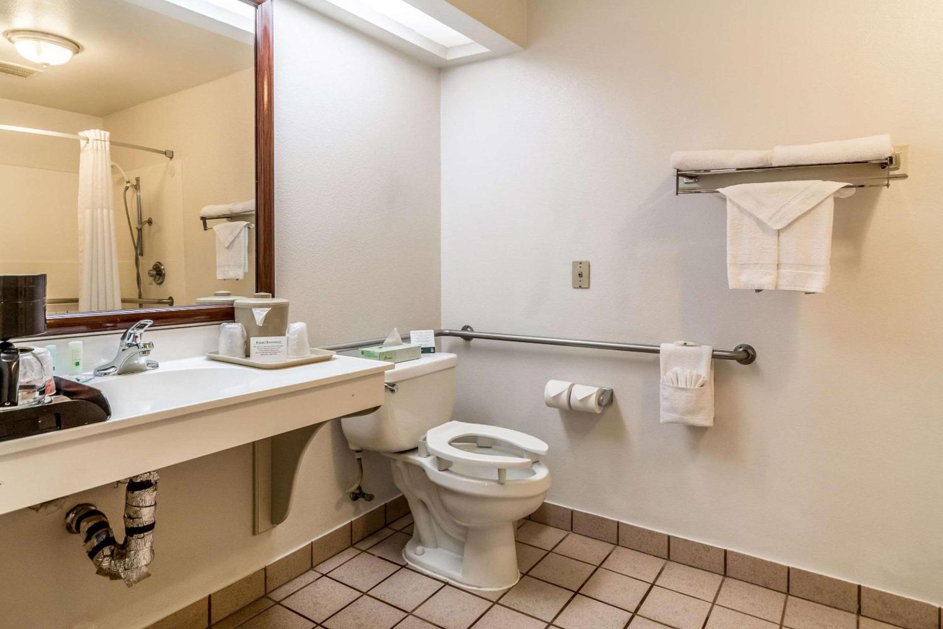 Quality Inn Fresno Near University photo 15