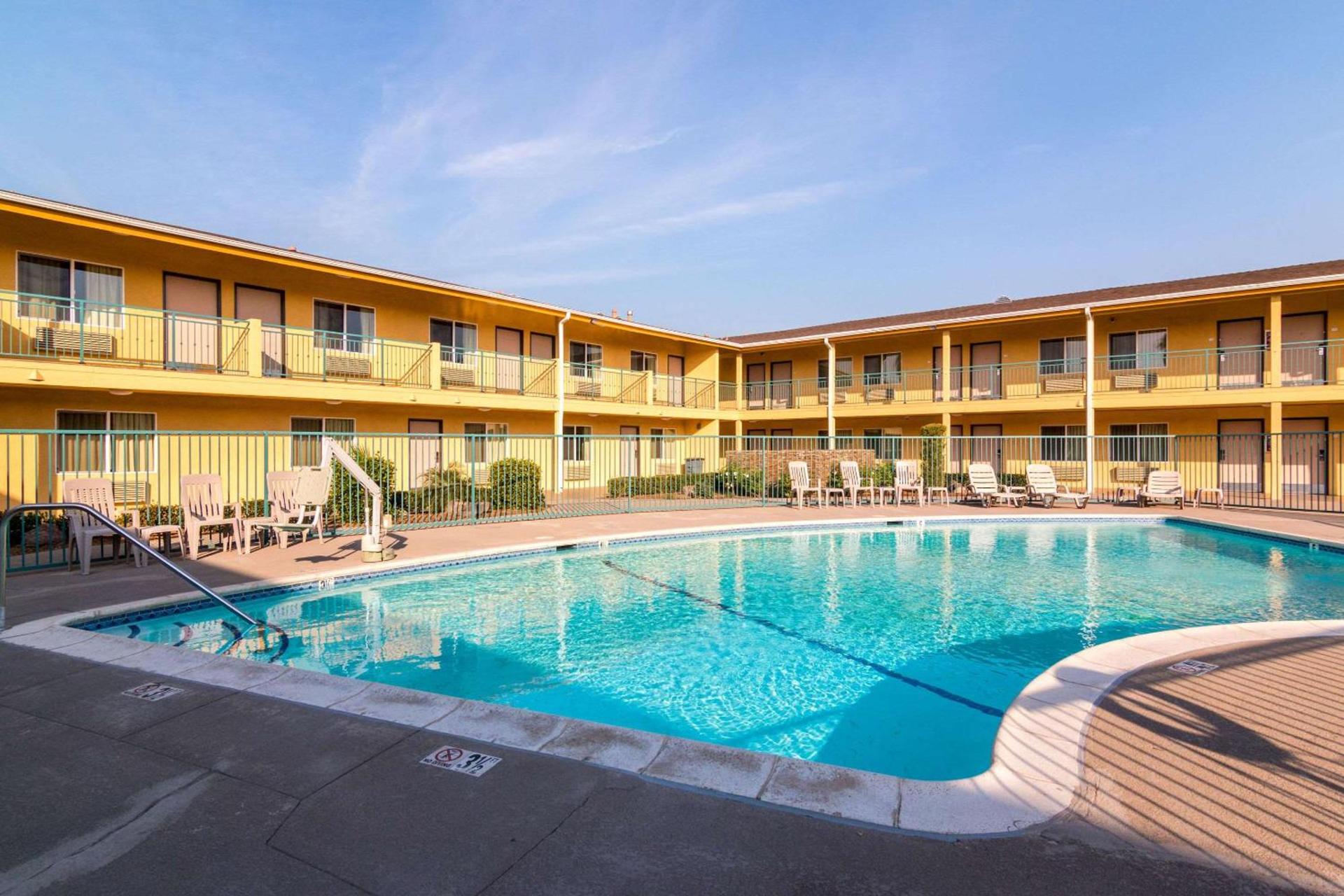 Quality Inn & Suites near Downtown Bakersfield photo 24