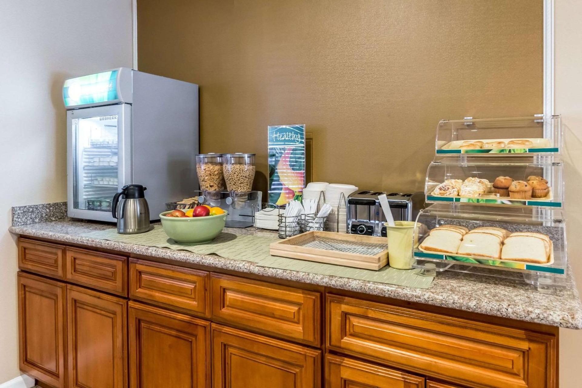 Quality Inn Fresno Near University photo 30