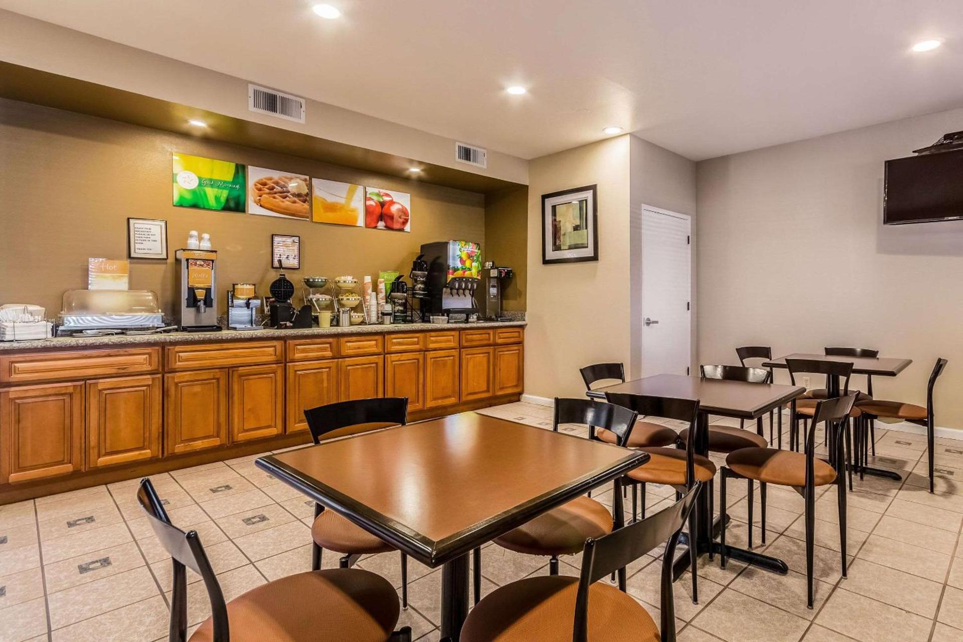Quality Inn Fresno Near University photo 32