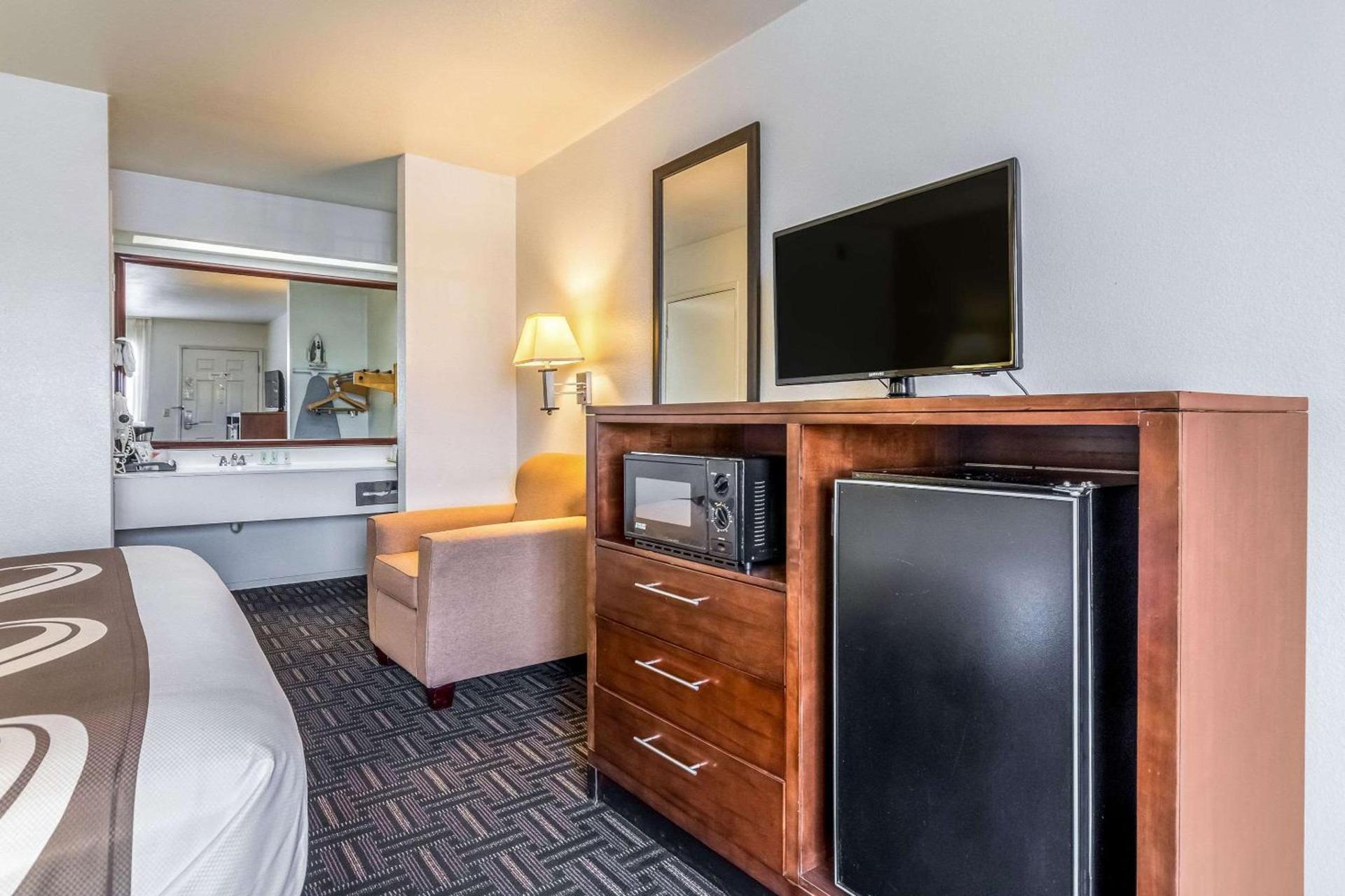 Quality Inn Fresno Near University photo 34