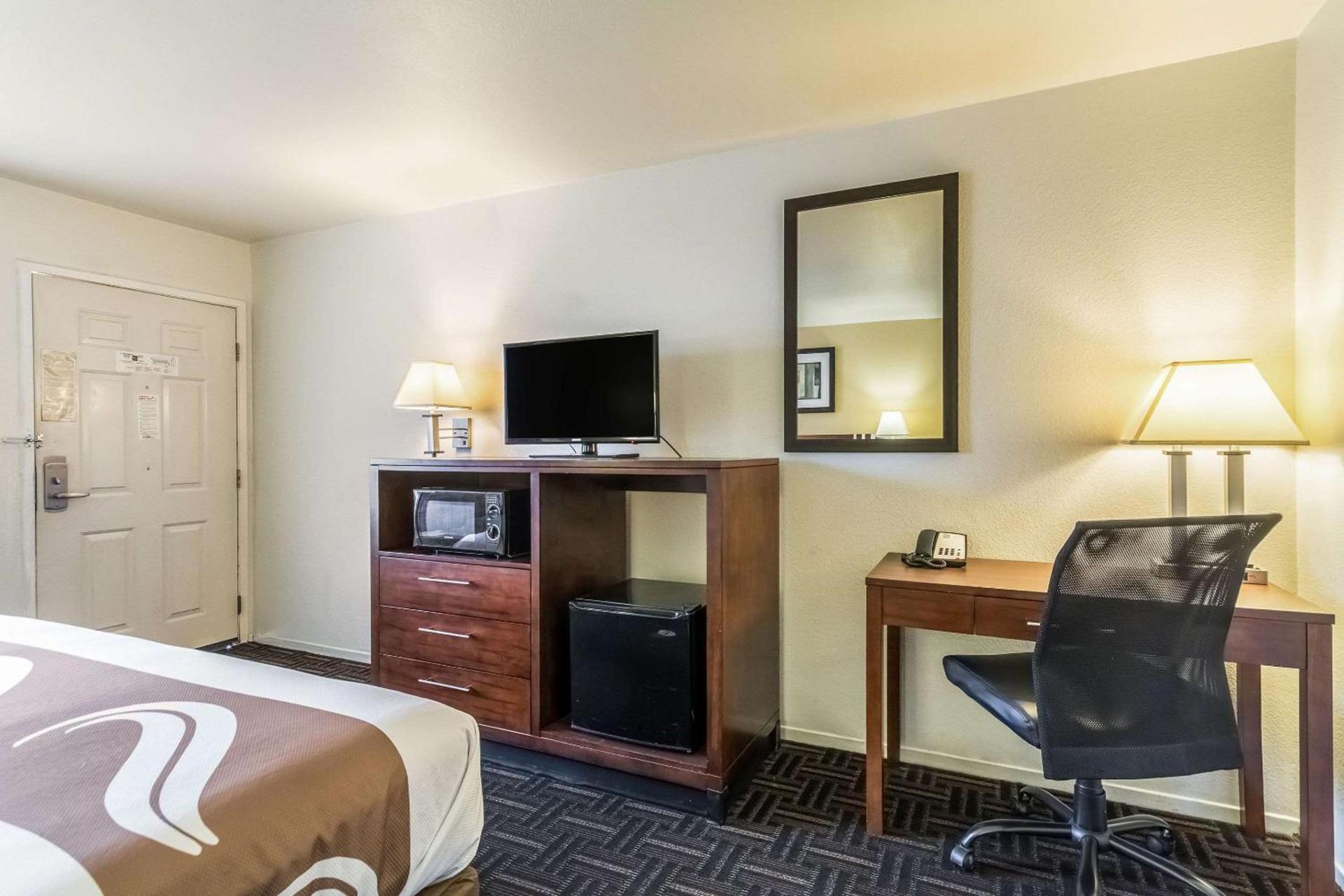 Quality Inn Fresno Near University photo 9