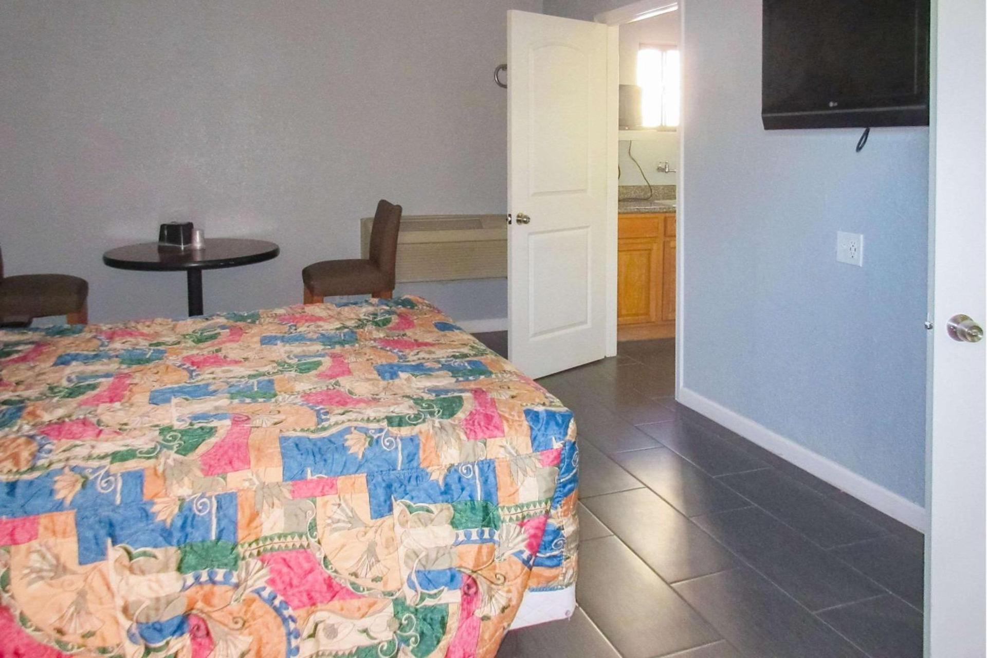 Rodeway Inn San Pablo Hilltop photo 2