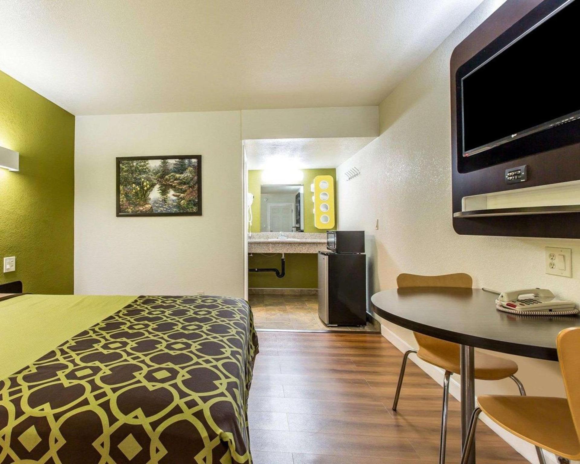 Rodeway Inn Downtown Hanford photo 13
