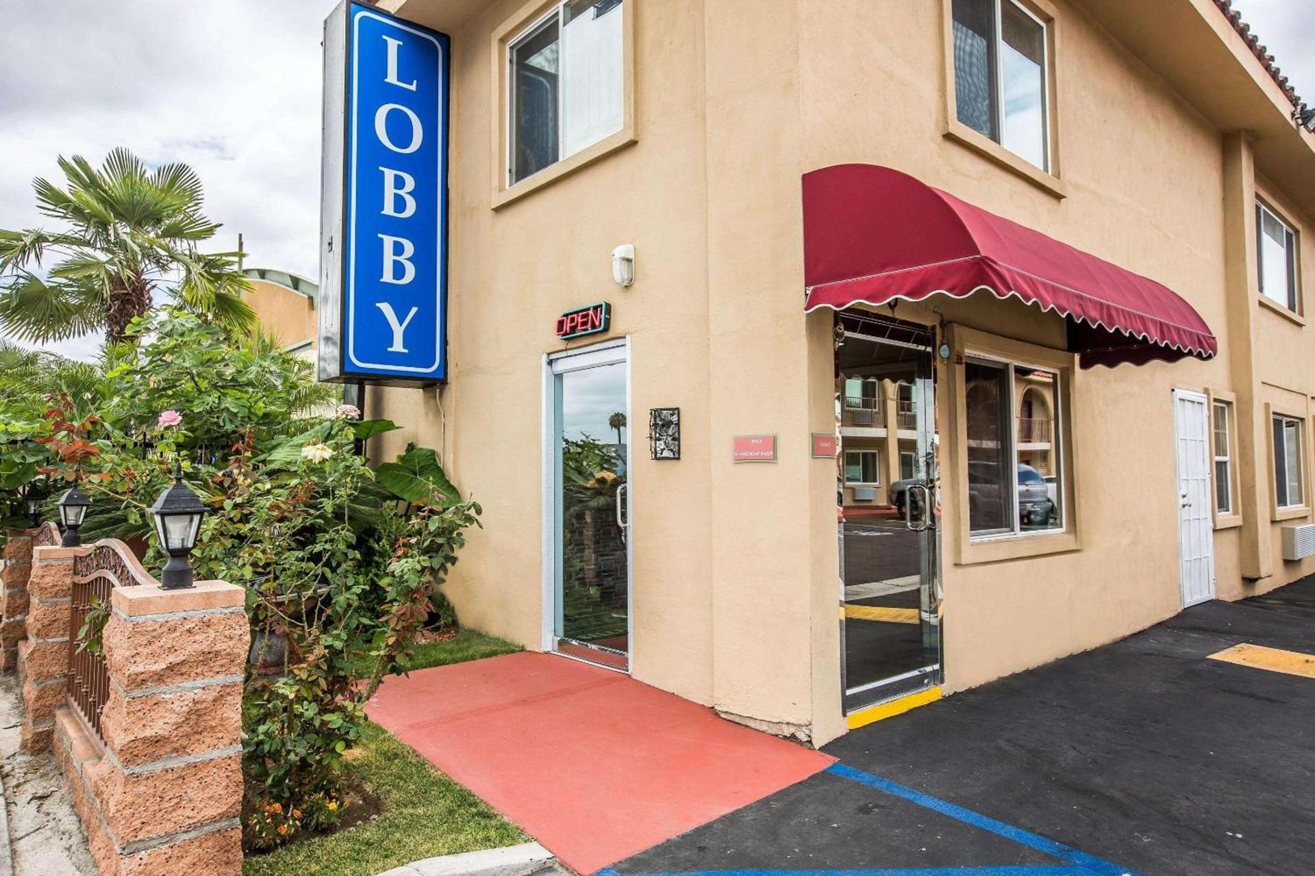 Rodeway Inn & Suites Bellflower photo 3