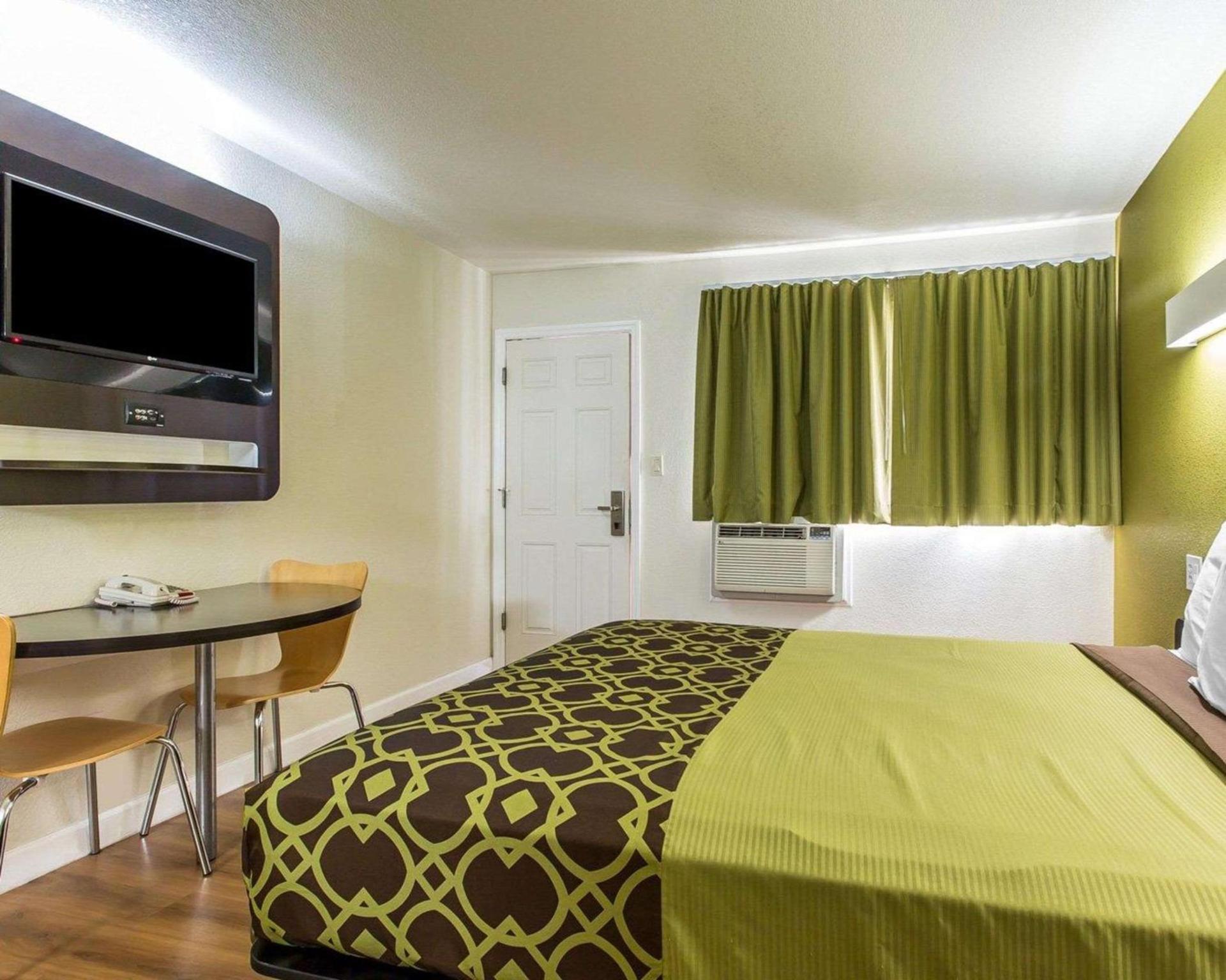 Rodeway Inn Downtown Hanford photo 11