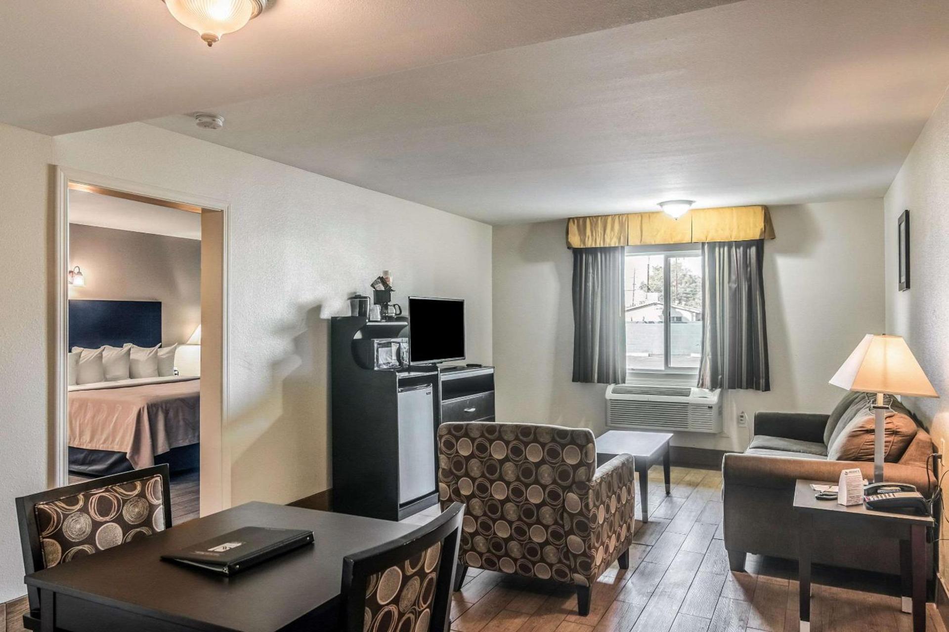 Quality Inn & Suites near Downtown Bakersfield photo 14
