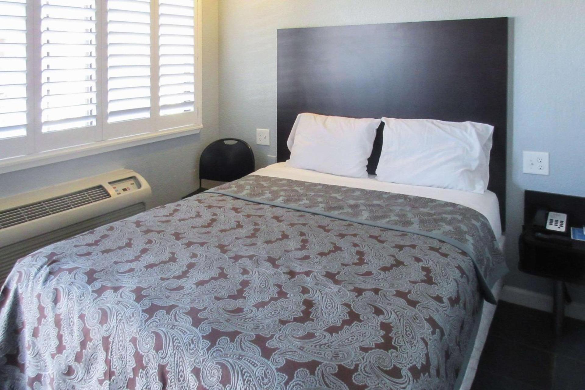 Rodeway Inn San Pablo Hilltop photo 5
