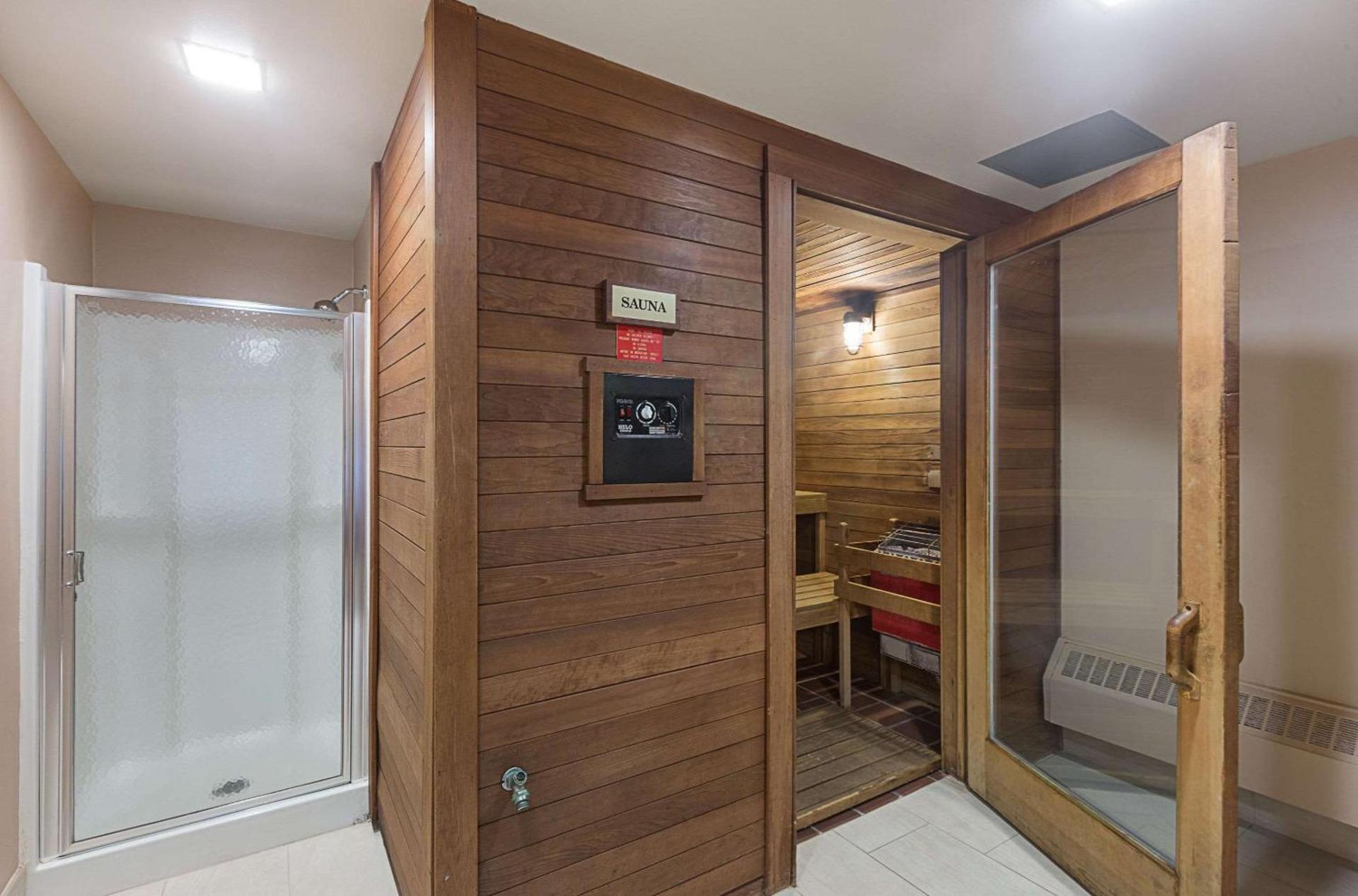 Quality Suites Lansing West photo 34