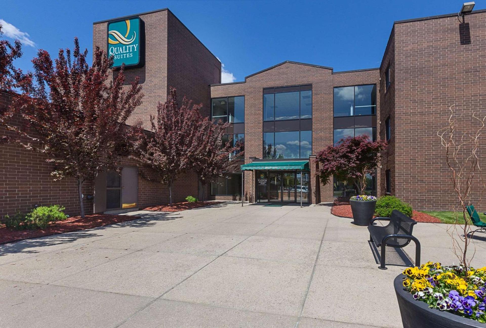 Quality Suites Lansing West photo 3