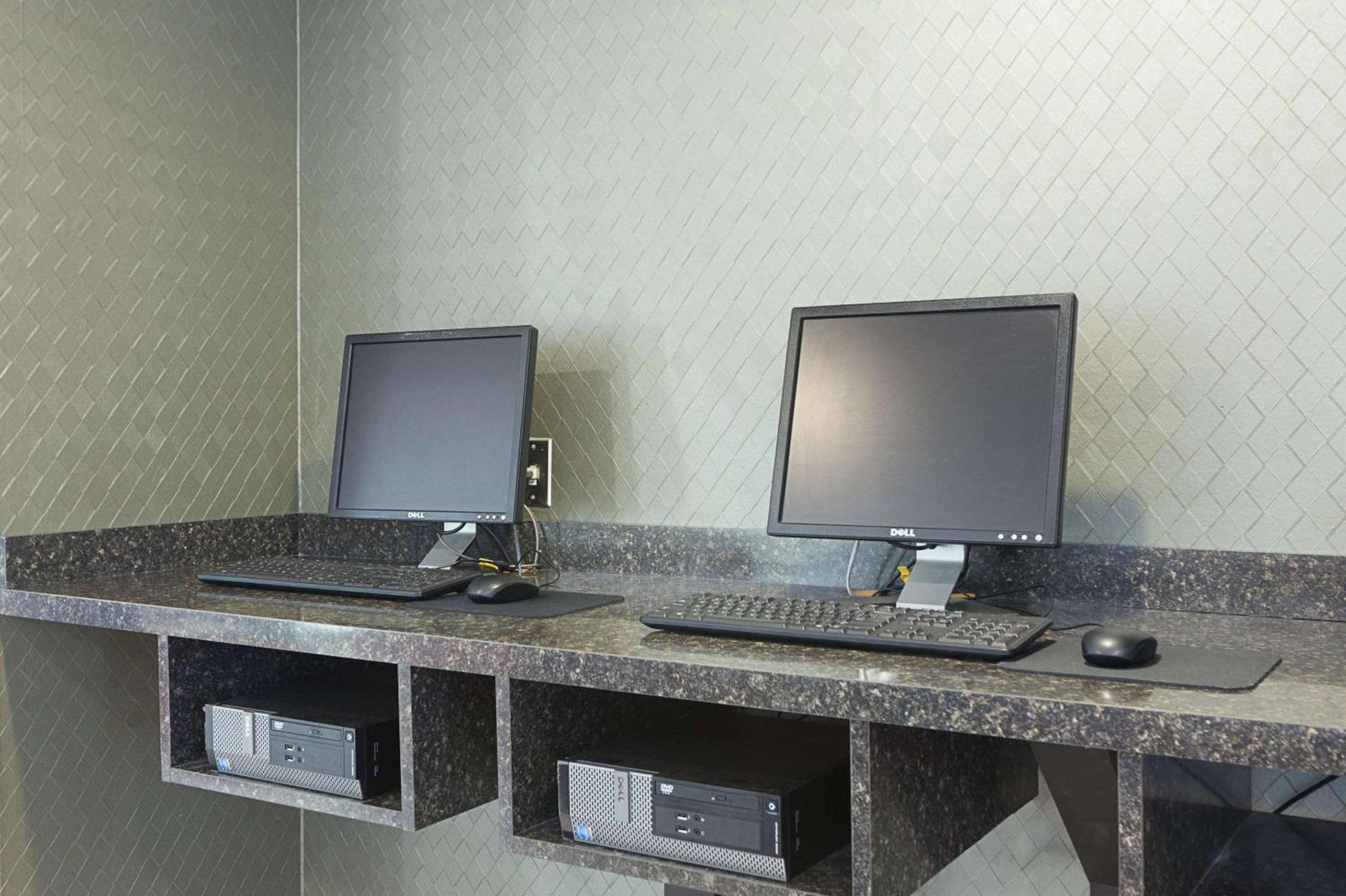 Quality Suites Lansing West photo 31