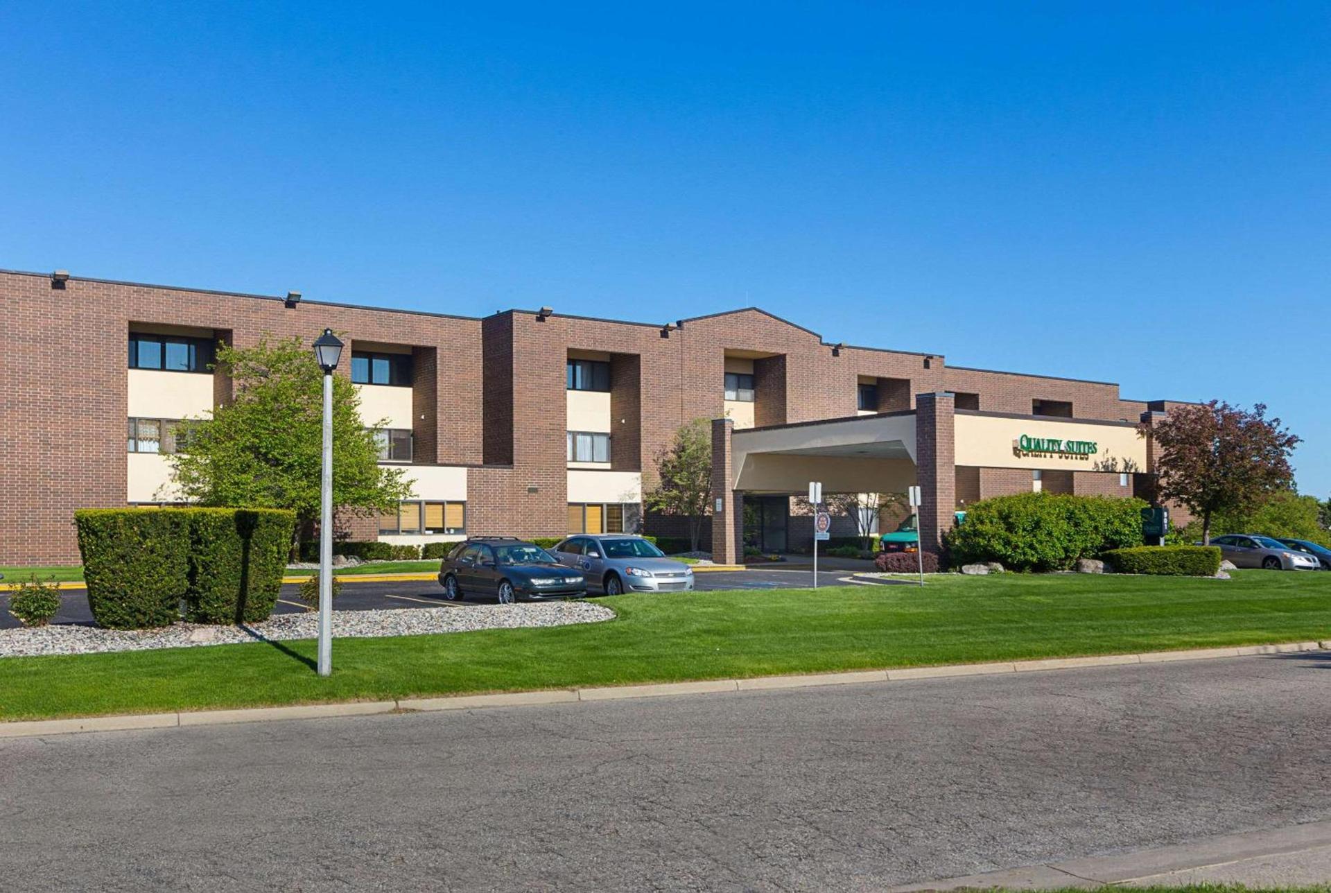 Quality Suites Lansing West photo 4
