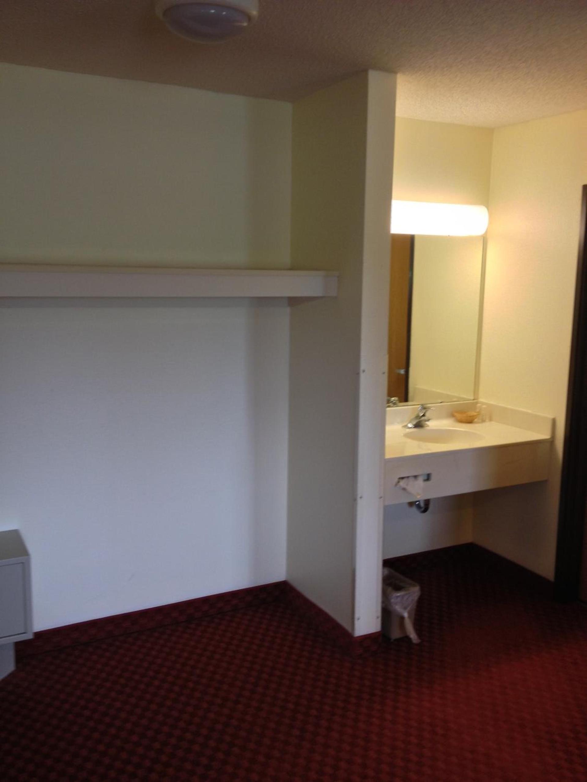 Americas Best Value Inn & Suites-Spring Valley photo 22