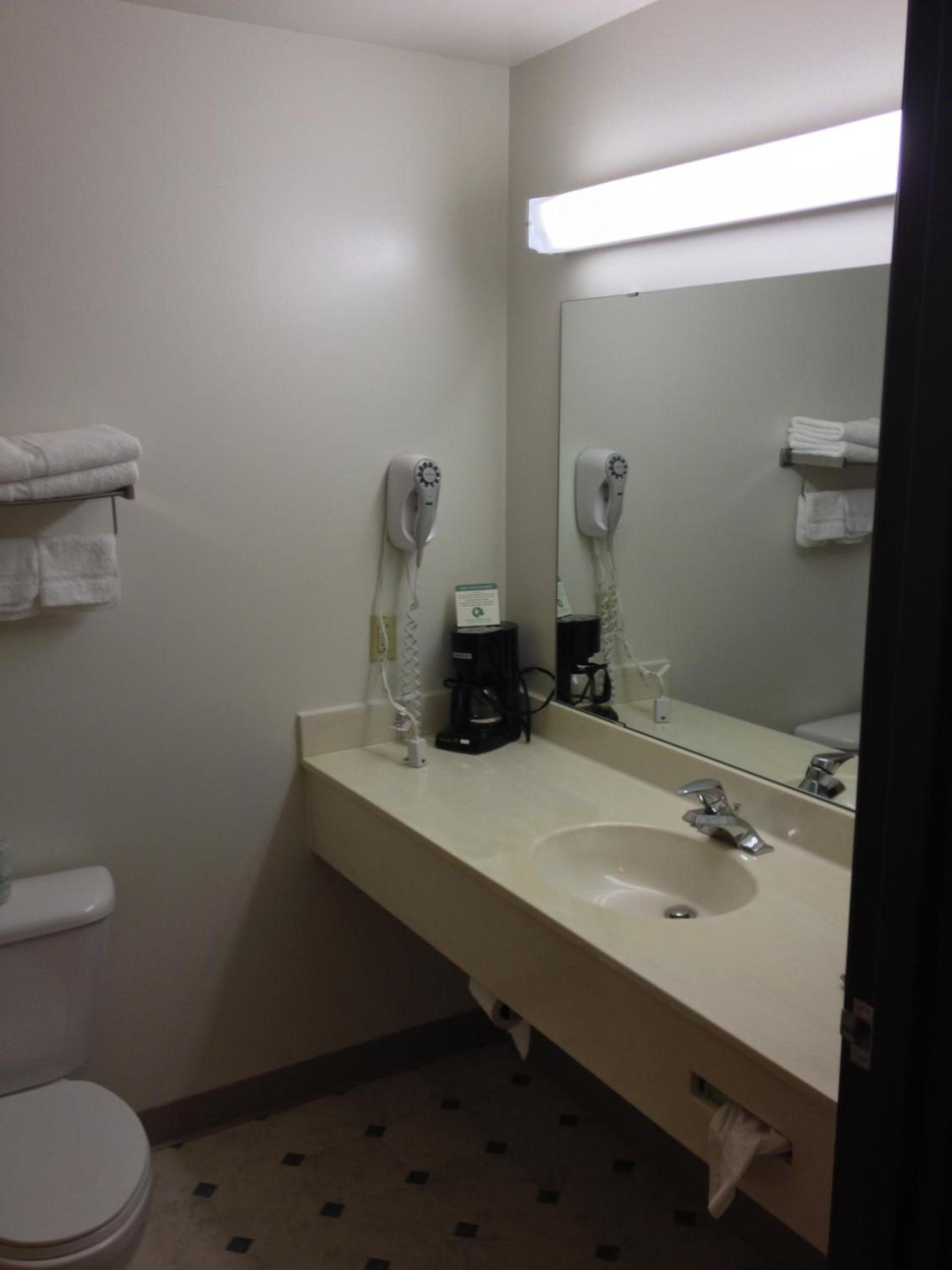 Americas Best Value Inn & Suites-Spring Valley photo 28
