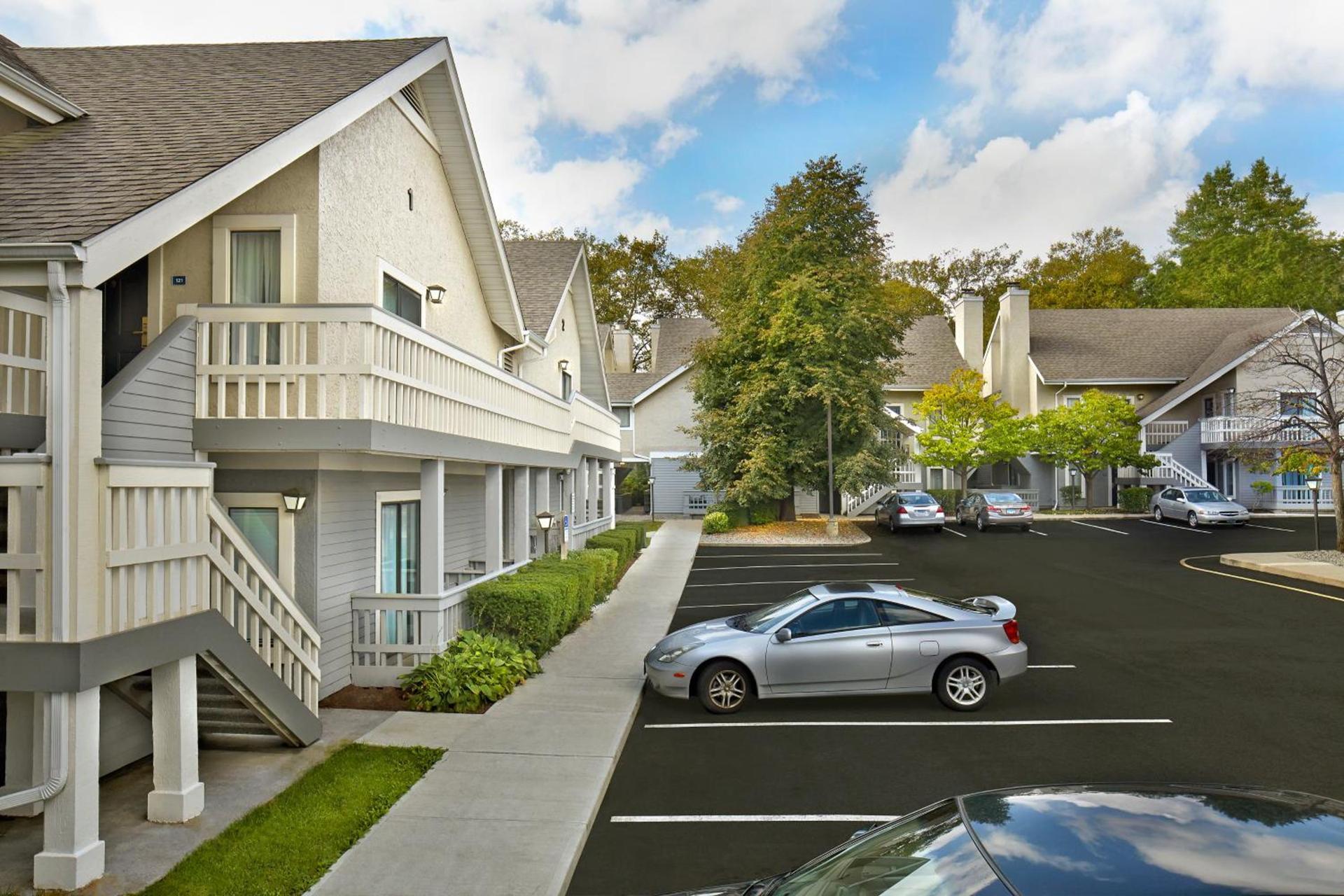 New Haven Village Suites photo 2