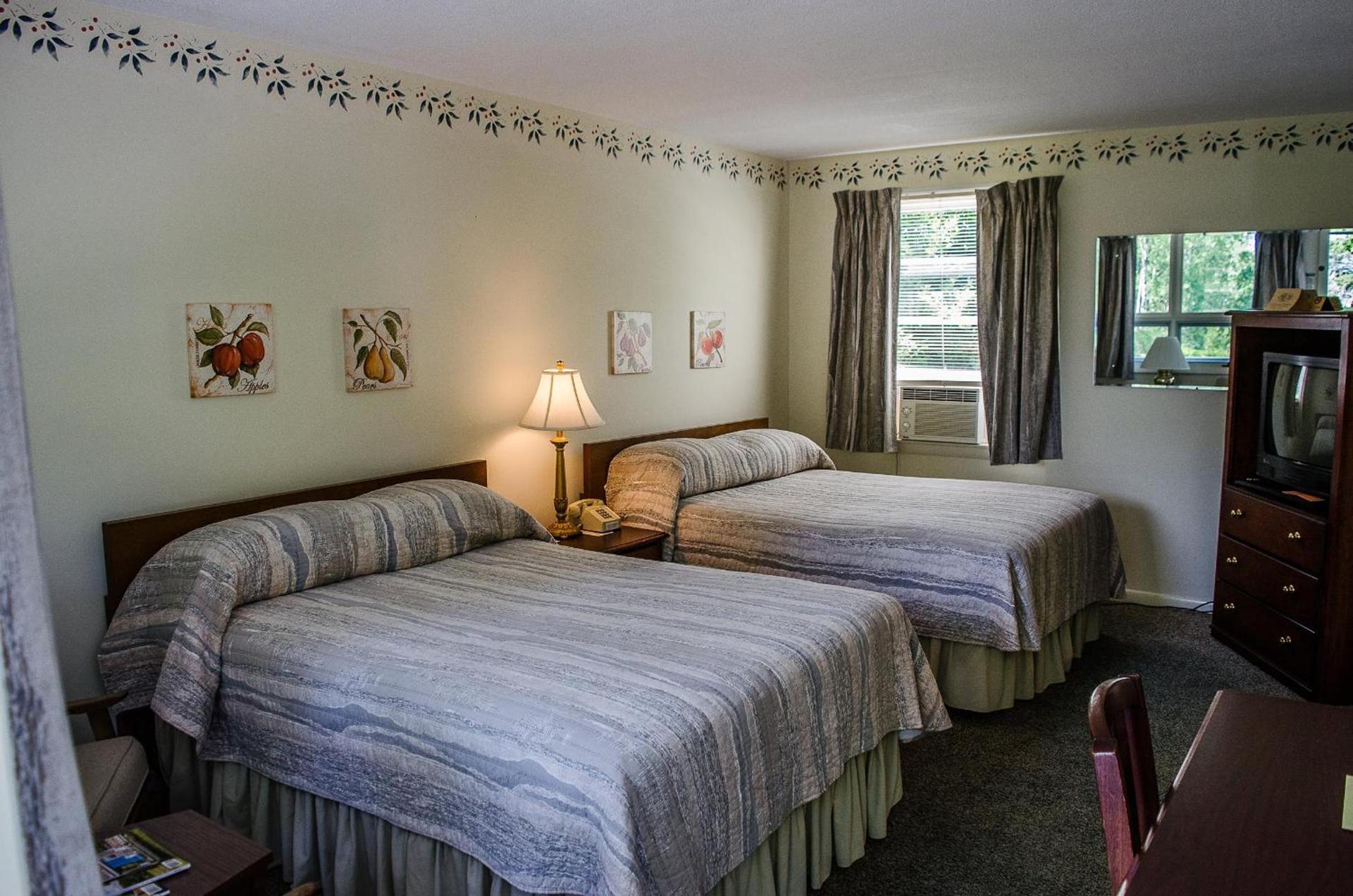 High Tide Inn on the Ocean, Motel and Cottages photo 15
