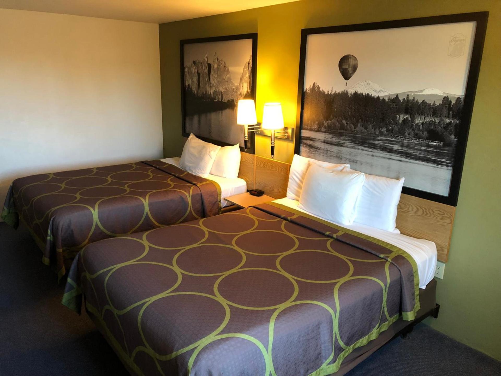 Super 8 by Wyndham Redmond photo 14