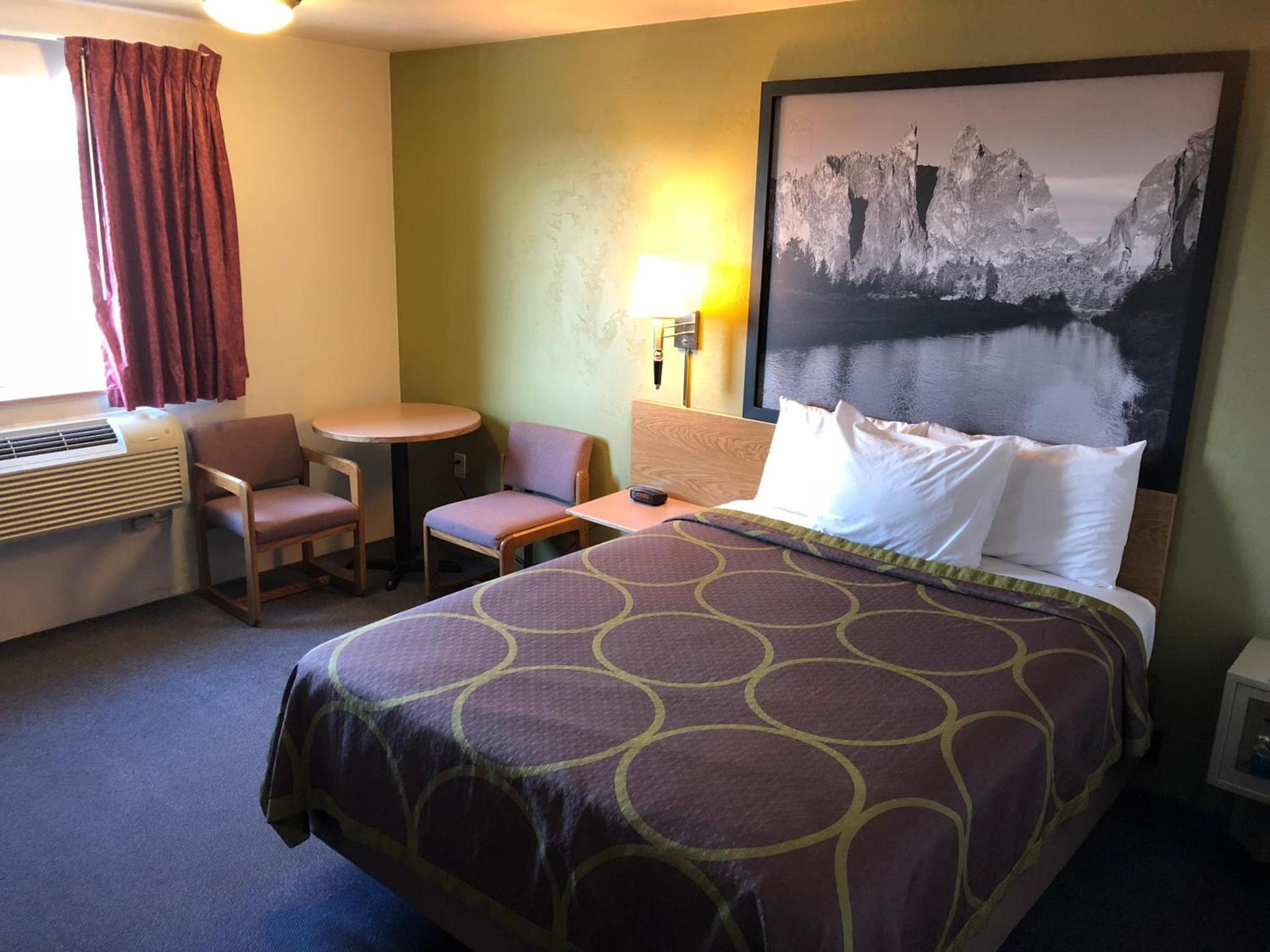 Super 8 by Wyndham Redmond photo 19
