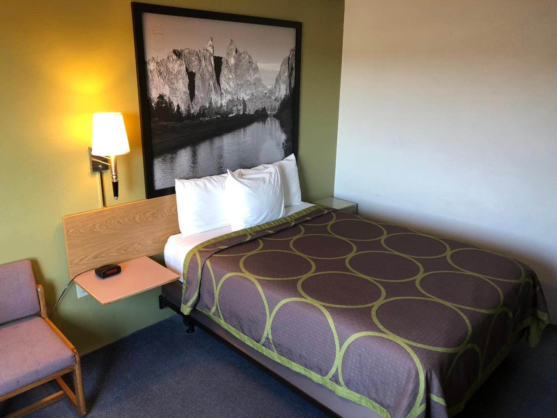 Super 8 by Wyndham Redmond photo 15