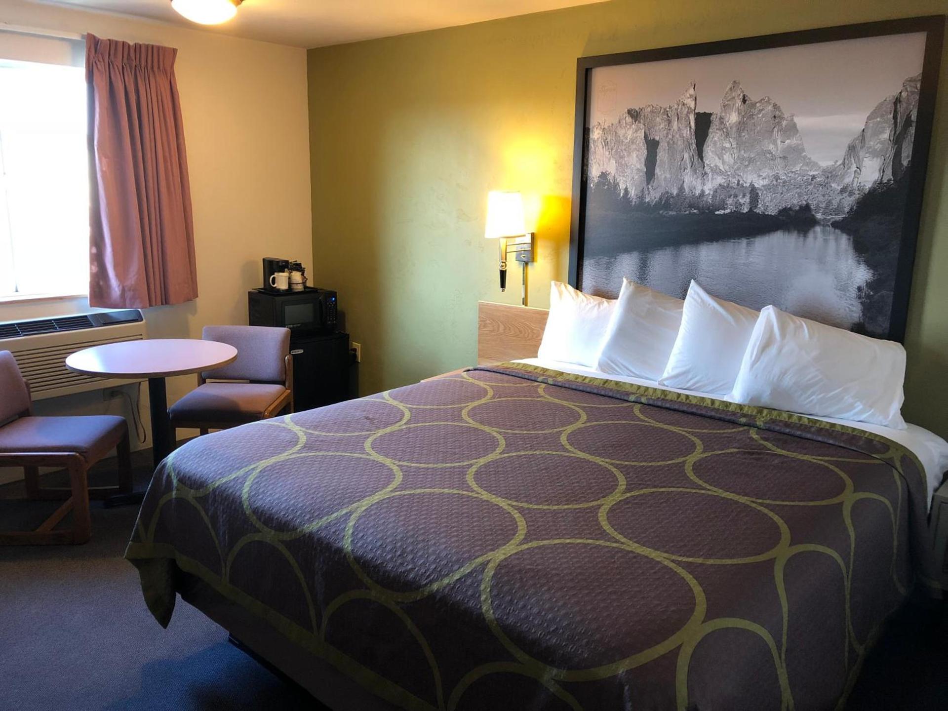 Super 8 by Wyndham Redmond photo 22