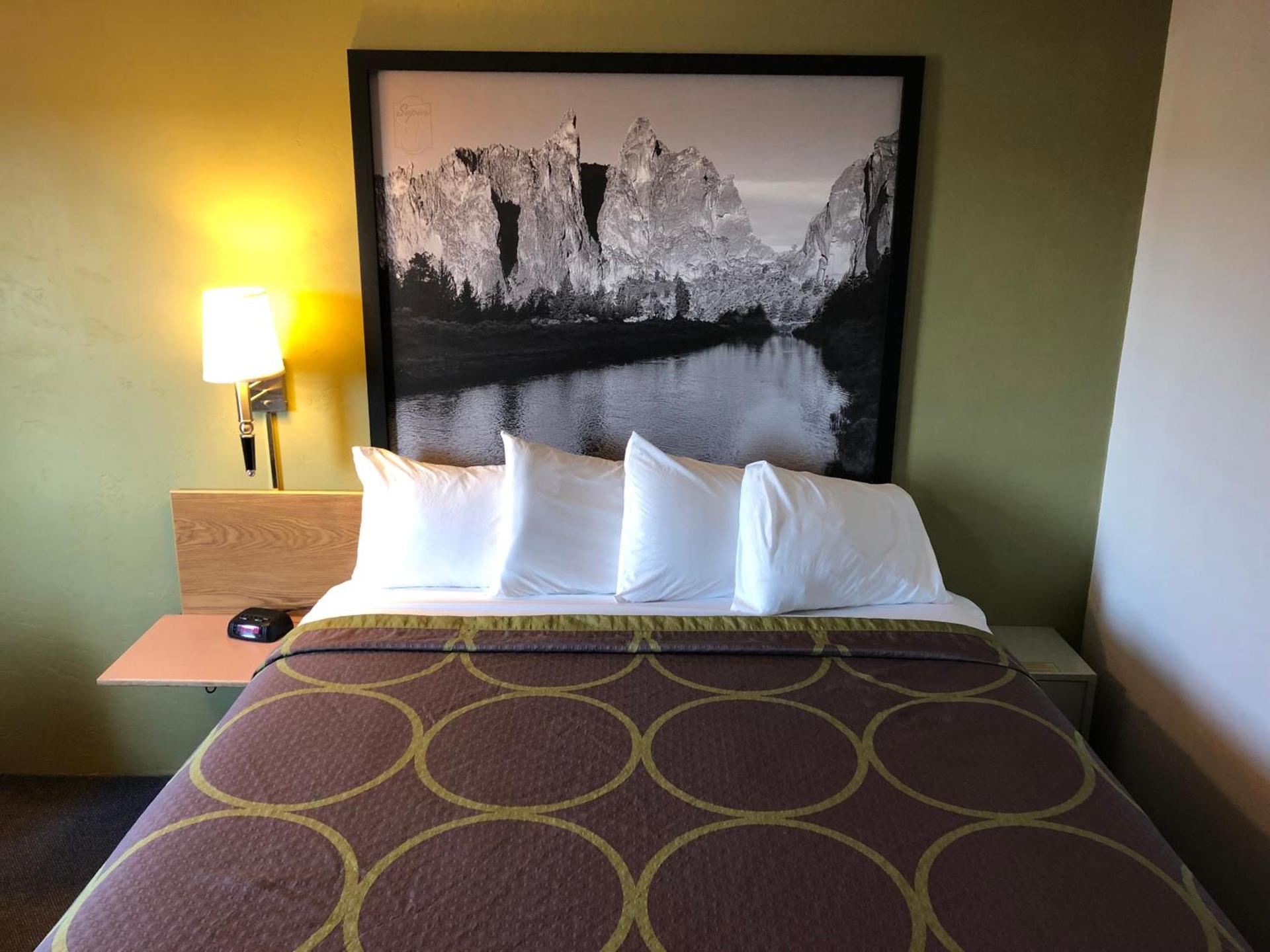 Super 8 by Wyndham Redmond photo 23
